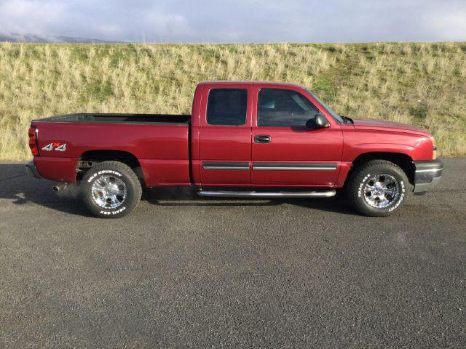 2005 Sport Red Metallic /Dark Charcoal Cloth Interior Chevrolet Silverado 1500 Ext. Cab Short Bed 4WD (2GCEK19VX51) with an 4.8L V8 OHV 16V engine, 4-Speed Automatic transmission, located at 1801 Main Street, Lewiston, 83501, (208) 743-9371, 46.417065, -117.004799 - Photo #16