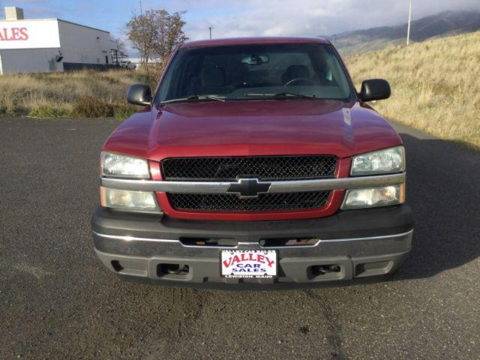 2005 Sport Red Metallic /Dark Charcoal Cloth Interior Chevrolet Silverado 1500 Ext. Cab Short Bed 4WD (2GCEK19VX51) with an 4.8L V8 OHV 16V engine, 4-Speed Automatic transmission, located at 1801 Main Street, Lewiston, 83501, (208) 743-9371, 46.417065, -117.004799 - Photo #17