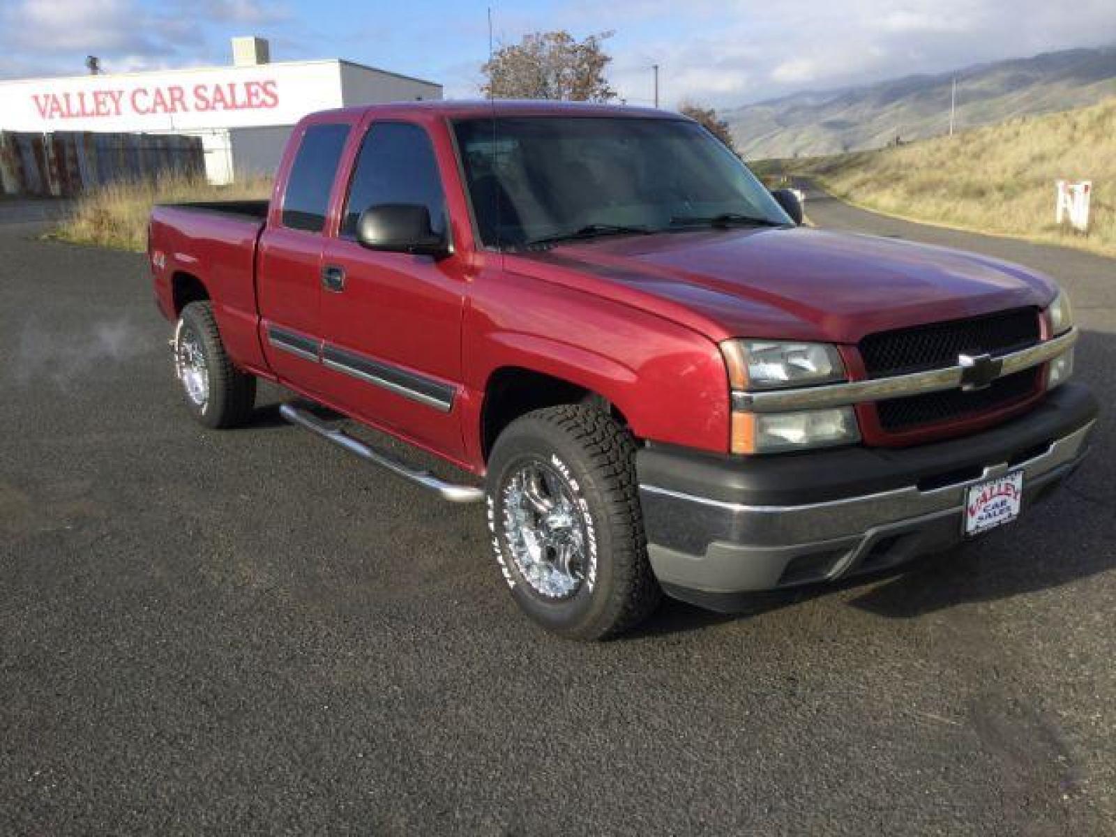 2005 Sport Red Metallic /Dark Charcoal Cloth Interior Chevrolet Silverado 1500 Ext. Cab Short Bed 4WD (2GCEK19VX51) with an 4.8L V8 OHV 16V engine, 4-Speed Automatic transmission, located at 1801 Main Street, Lewiston, 83501, (208) 743-9371, 46.417065, -117.004799 - Photo #18