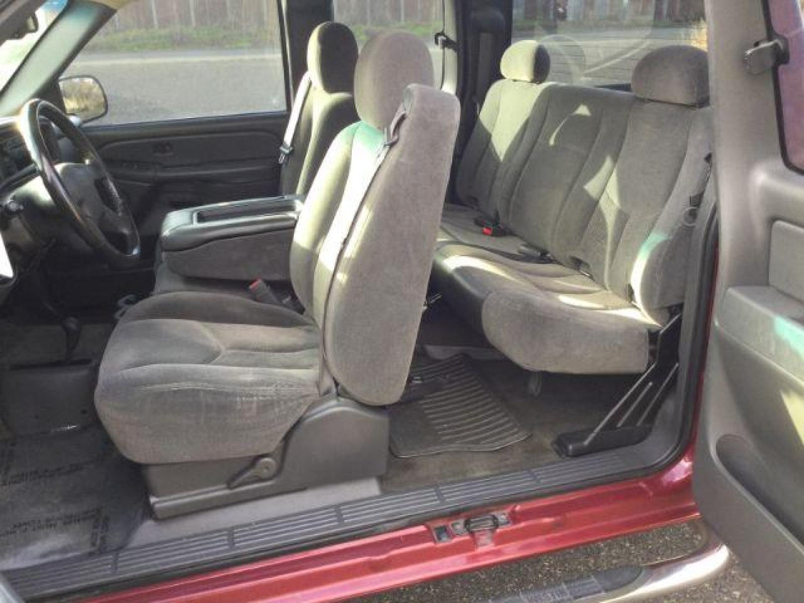 2005 Sport Red Metallic /Dark Charcoal Cloth Interior Chevrolet Silverado 1500 Ext. Cab Short Bed 4WD (2GCEK19VX51) with an 4.8L V8 OHV 16V engine, 4-Speed Automatic transmission, located at 1801 Main Street, Lewiston, 83501, (208) 743-9371, 46.417065, -117.004799 - Photo #4
