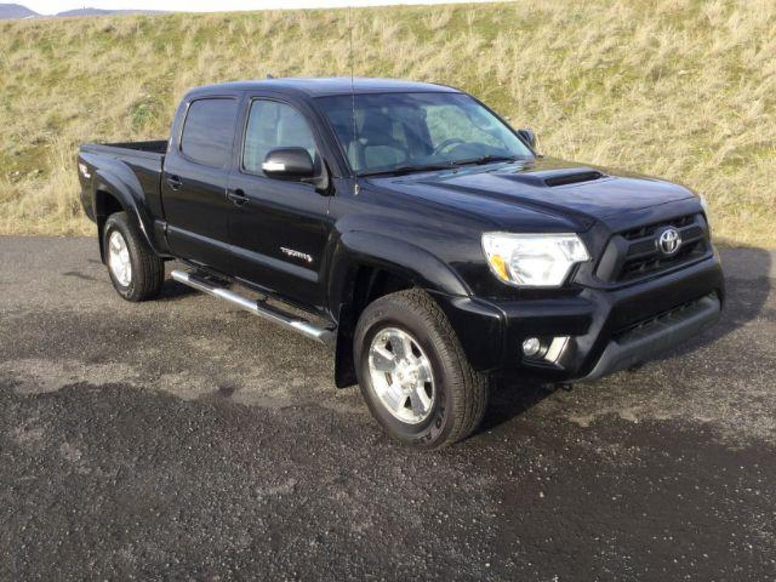 2012 Black /Graphite Cloth Interior Toyota Tacoma Double Cab Long Bed V6 Auto 4WD (3TMMU4FN1CM) with an 4.0L V6 DOHC 24V engine, 5-Speed Automatic transmission, located at 1801 Main Street, Lewiston, 83501, (208) 743-9371, 46.417065, -117.004799 - Photo #15