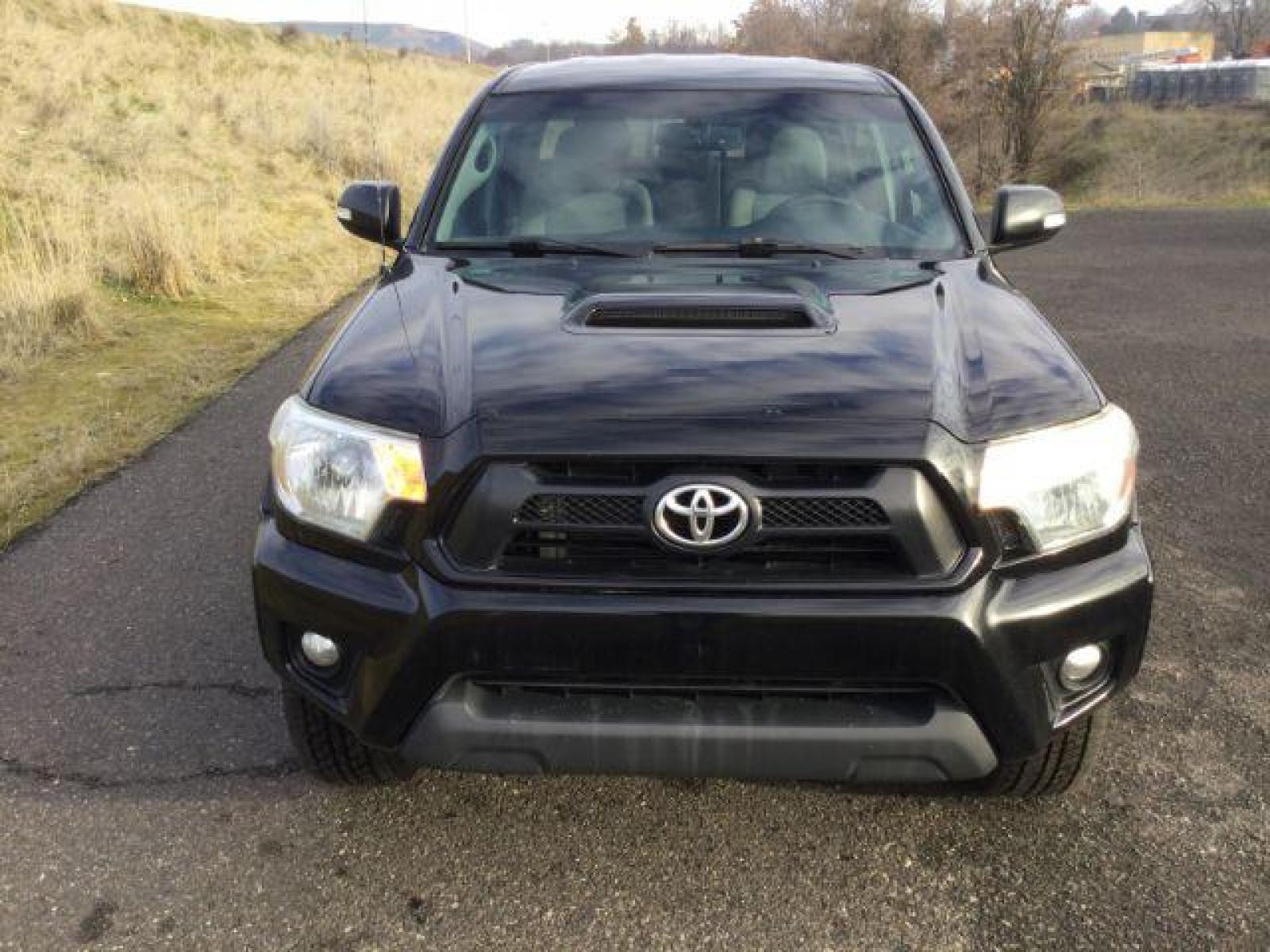 2012 Black /Graphite Cloth Interior Toyota Tacoma Double Cab Long Bed V6 Auto 4WD (3TMMU4FN1CM) with an 4.0L V6 DOHC 24V engine, 5-Speed Automatic transmission, located at 1801 Main Street, Lewiston, 83501, (208) 743-9371, 46.417065, -117.004799 - Photo #8