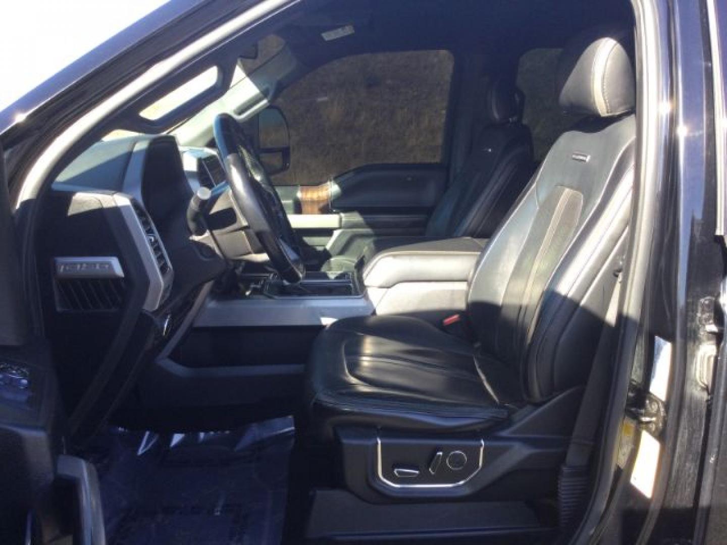 2017 Shadow Black /Black, premium leather Ford F-150 Platinum SuperCrew 6.5-ft. Bed 4WD (1FTFW1EG7HF) with an 3.5 V6 engine, 6-Speed Automatic transmission, located at 1801 Main Street, Lewiston, 83501, (208) 743-9371, 46.417065, -117.004799- Photo#4
