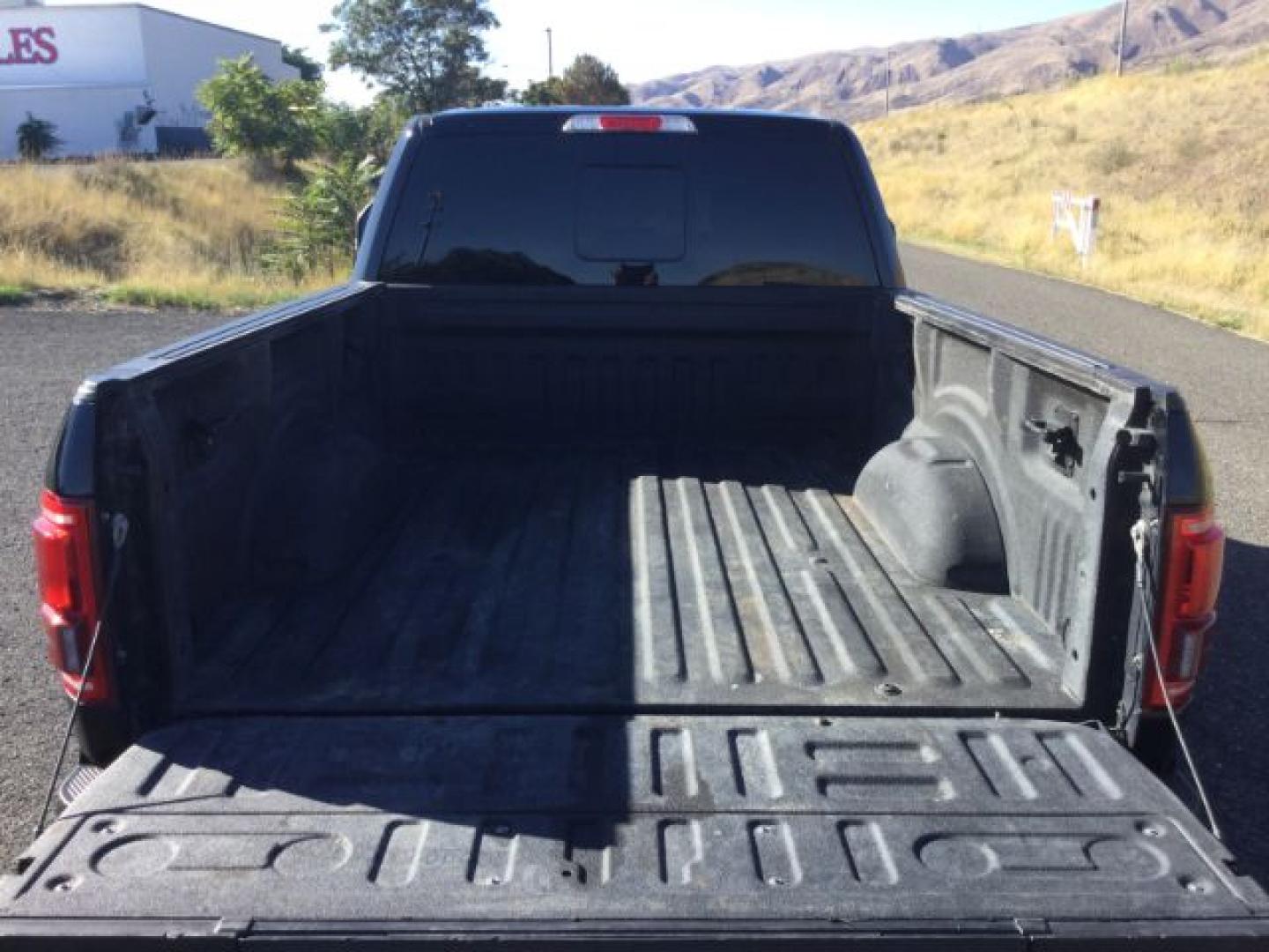 2017 Shadow Black /Black, premium leather Ford F-150 Platinum SuperCrew 6.5-ft. Bed 4WD (1FTFW1EG7HF) with an 3.5 V6 engine, 6-Speed Automatic transmission, located at 1801 Main Street, Lewiston, 83501, (208) 743-9371, 46.417065, -117.004799- Photo#9