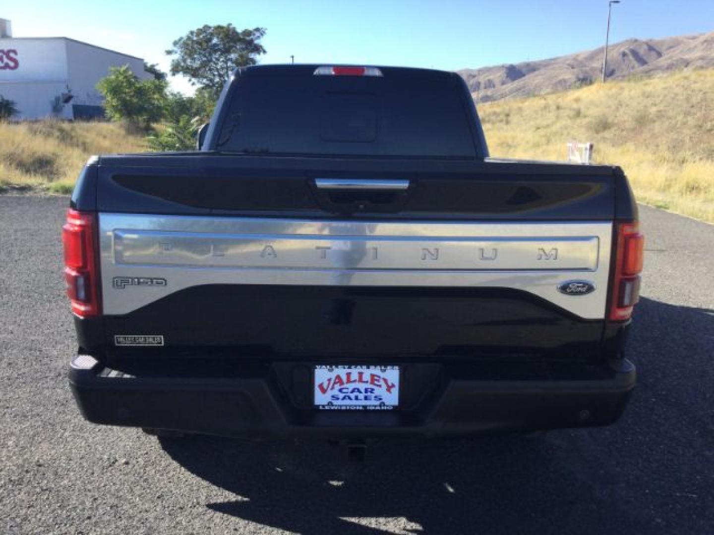 2017 Shadow Black /Black, premium leather Ford F-150 Platinum SuperCrew 6.5-ft. Bed 4WD (1FTFW1EG7HF) with an 3.5 V6 engine, 6-Speed Automatic transmission, located at 1801 Main Street, Lewiston, 83501, (208) 743-9371, 46.417065, -117.004799- Photo#10