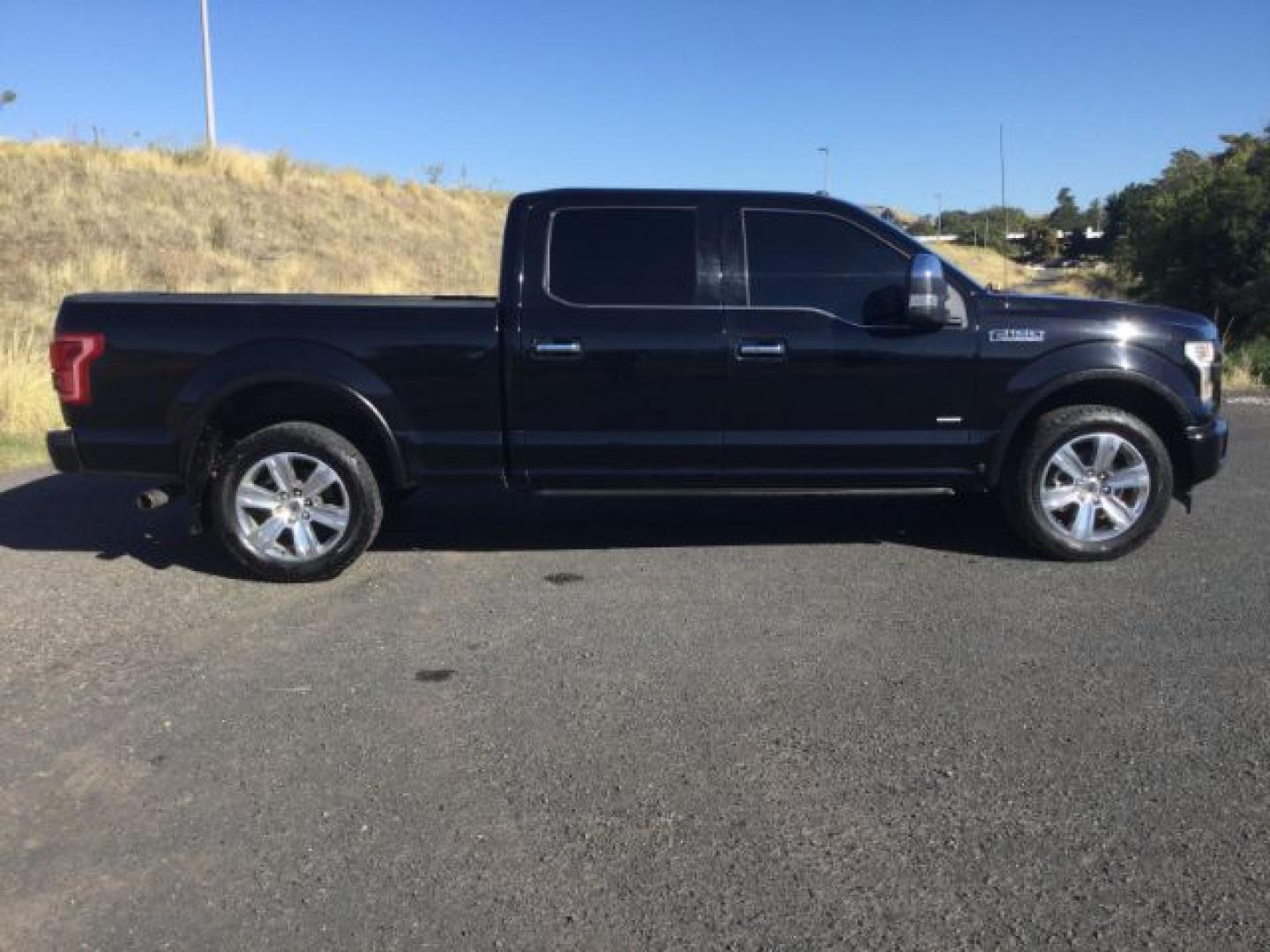 2017 Shadow Black /Black, premium leather Ford F-150 Platinum SuperCrew 6.5-ft. Bed 4WD (1FTFW1EG7HF) with an 3.5 V6 engine, 6-Speed Automatic transmission, located at 1801 Main Street, Lewiston, 83501, (208) 743-9371, 46.417065, -117.004799- Photo#19