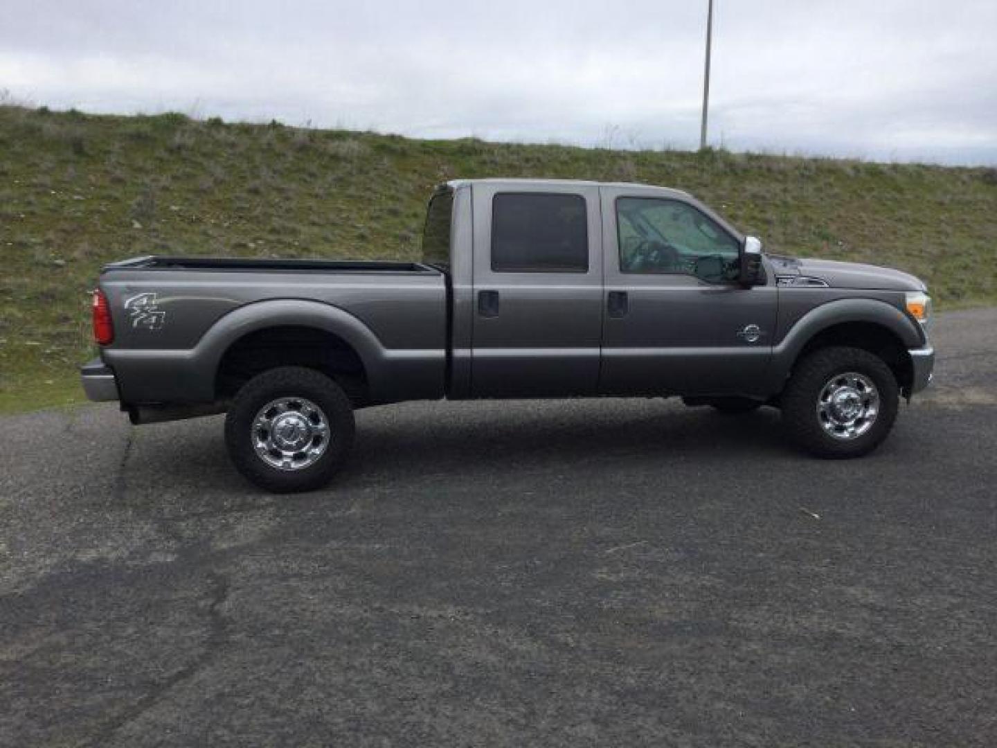 2014 Sterling Gray Metallic /Steel Ford F-350 SD XLT Crew Cab 4WD (1FT8W3BT3EE) with an 6.7L V8 OHV 16V DIESEL engine, 6-Speed Automatic transmission, located at 1801 Main Street, Lewiston, 83501, (208) 743-9371, 46.417065, -117.004799 - Photo#12