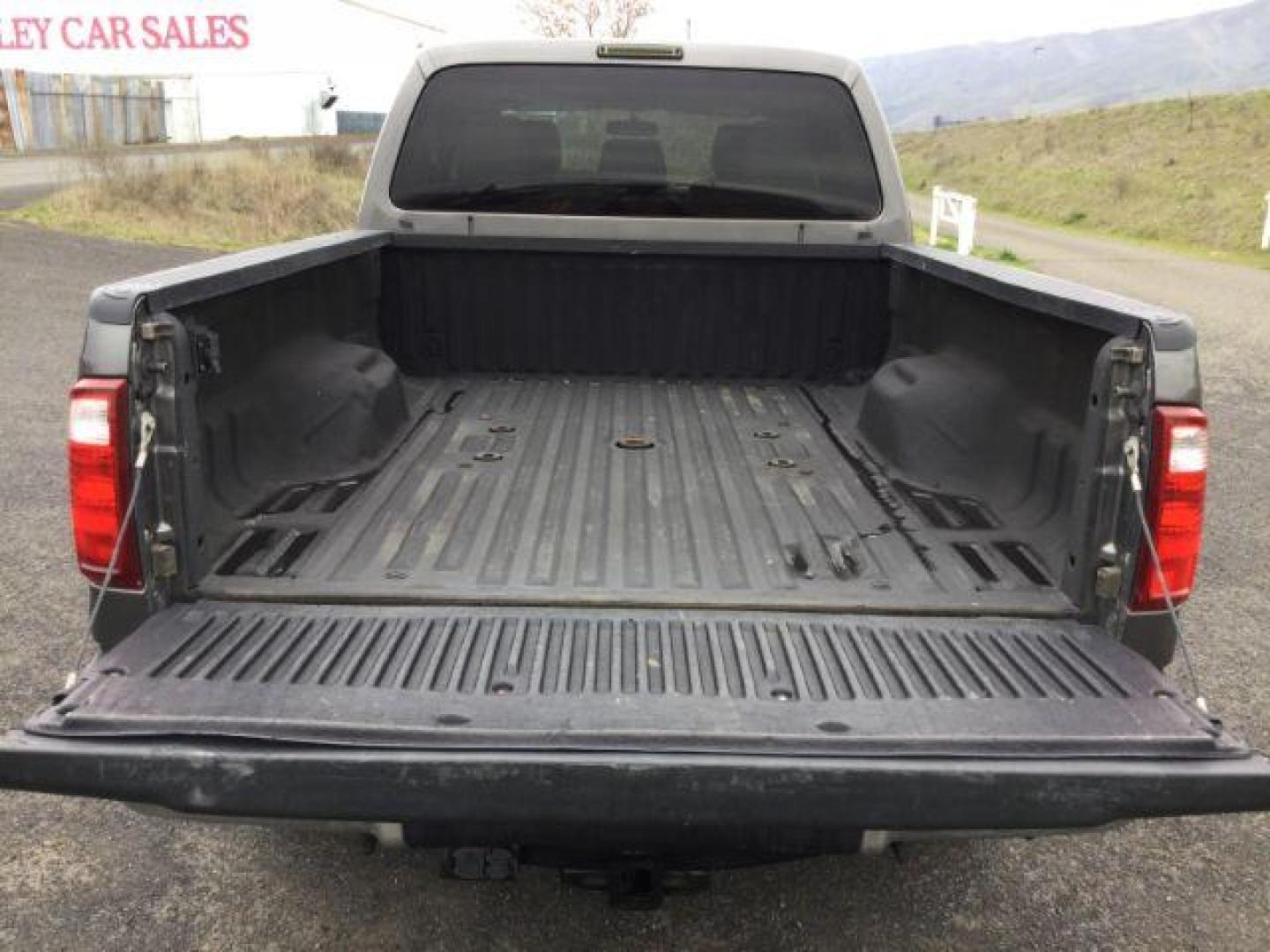 2014 Sterling Gray Metallic /Steel Ford F-350 SD XLT Crew Cab 4WD (1FT8W3BT3EE) with an 6.7L V8 OHV 16V DIESEL engine, 6-Speed Automatic transmission, located at 1801 Main Street, Lewiston, 83501, (208) 743-9371, 46.417065, -117.004799 - Photo#20