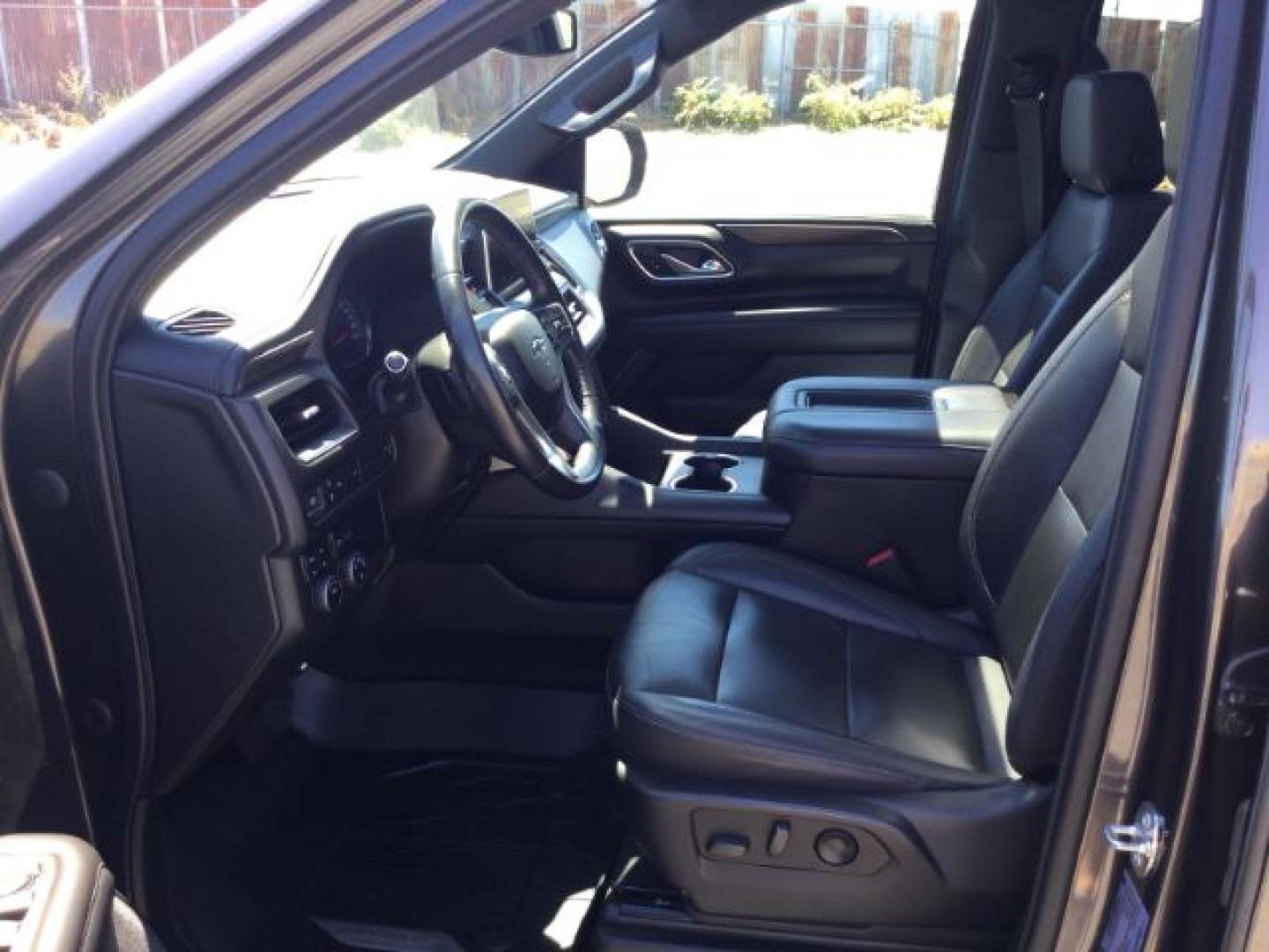 2021 Graywood Metallic /BLACK LEATHER Chevrolet Suburban Z71 (1GNSKDKD0MR) with an 5.3L V8 OHV 16V engine, 10-Speed Automatic transmission, located at 1801 Main Street, Lewiston, 83501, (208) 743-9371, 46.417065, -117.004799- Photo#3
