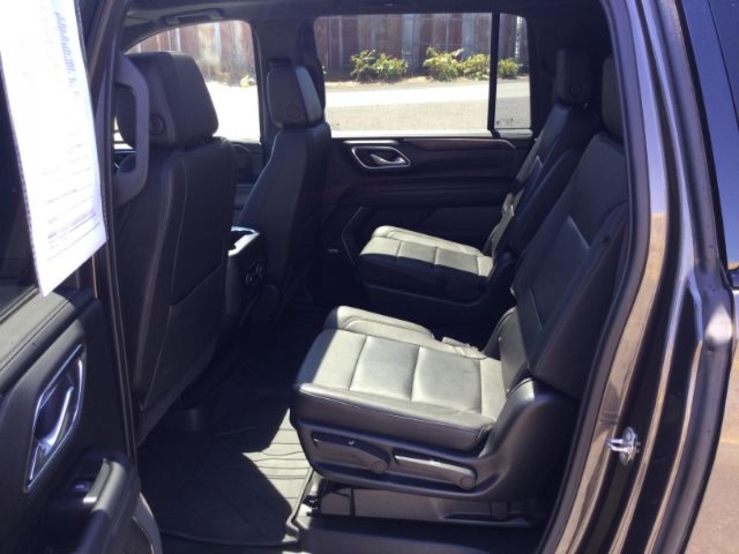 2021 Graywood Metallic /BLACK LEATHER Chevrolet Suburban Z71 (1GNSKDKD0MR) with an 5.3L V8 OHV 16V engine, 10-Speed Automatic transmission, located at 1801 Main Street, Lewiston, 83501, (208) 743-9371, 46.417065, -117.004799- Photo#4