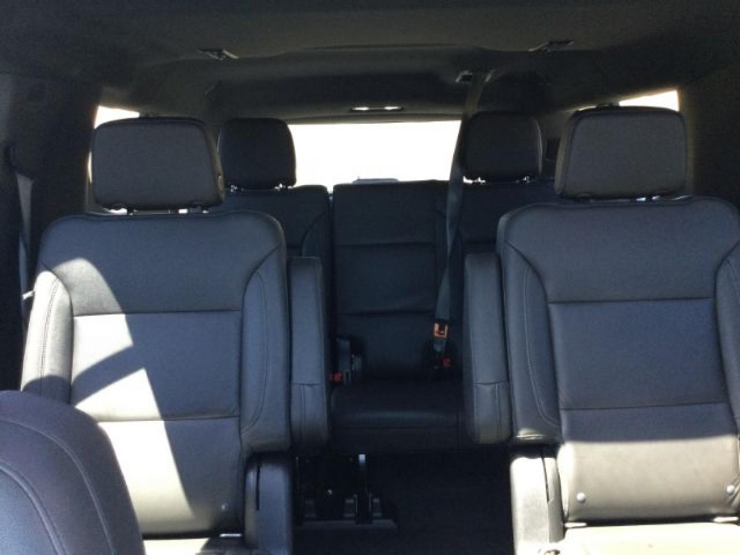 2021 Graywood Metallic /BLACK LEATHER Chevrolet Suburban Z71 (1GNSKDKD0MR) with an 5.3L V8 OHV 16V engine, 10-Speed Automatic transmission, located at 1801 Main Street, Lewiston, 83501, (208) 743-9371, 46.417065, -117.004799- Photo#5