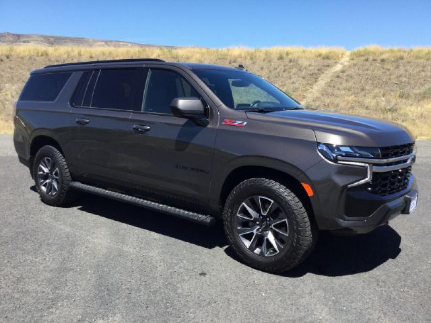 2021 Graywood Metallic /BLACK LEATHER Chevrolet Suburban Z71 (1GNSKDKD0MR) with an 5.3L V8 OHV 16V engine, 10-Speed Automatic transmission, located at 1801 Main Street, Lewiston, 83501, (208) 743-9371, 46.417065, -117.004799- Photo#11