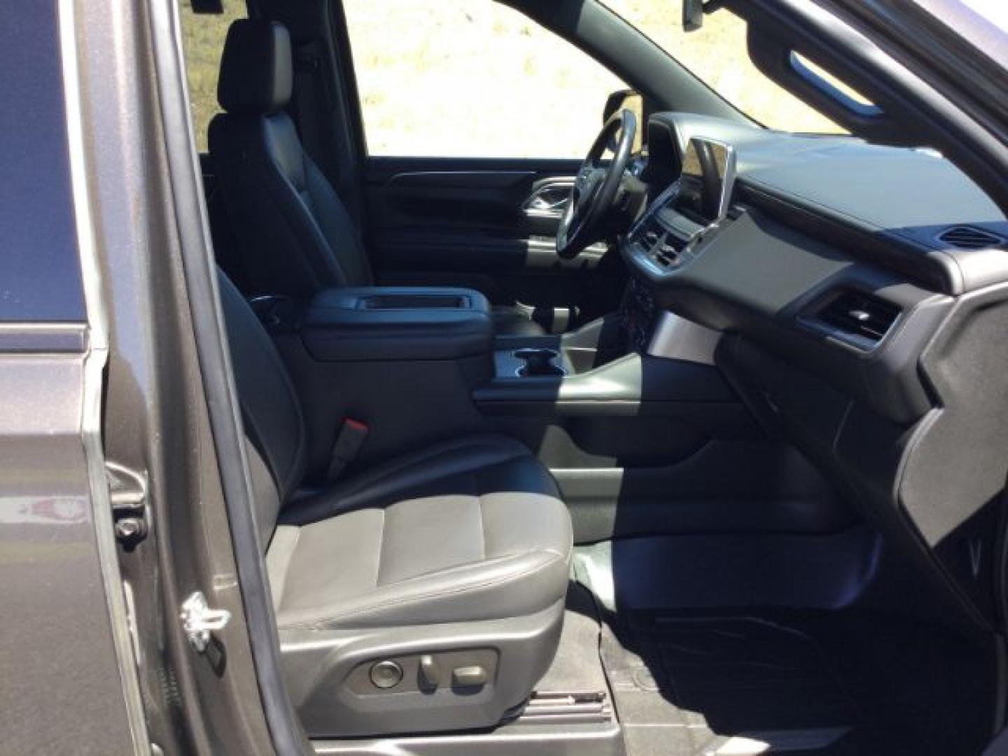 2021 Graywood Metallic /BLACK LEATHER Chevrolet Suburban Z71 (1GNSKDKD0MR) with an 5.3L V8 OHV 16V engine, 10-Speed Automatic transmission, located at 1801 Main Street, Lewiston, 83501, (208) 743-9371, 46.417065, -117.004799- Photo#14