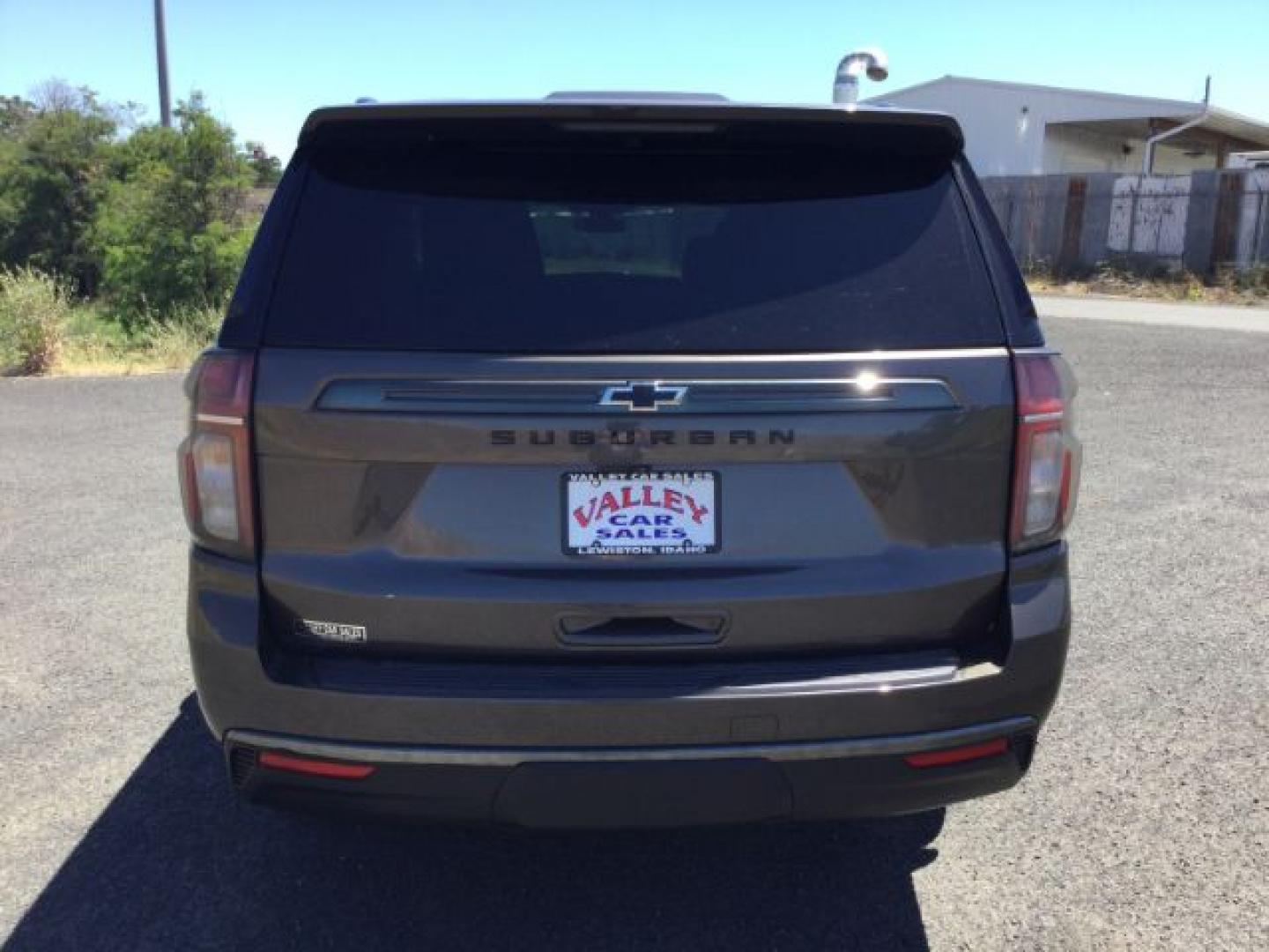 2021 Graywood Metallic /BLACK LEATHER Chevrolet Suburban Z71 (1GNSKDKD0MR) with an 5.3L V8 OHV 16V engine, 10-Speed Automatic transmission, located at 1801 Main Street, Lewiston, 83501, (208) 743-9371, 46.417065, -117.004799- Photo#18
