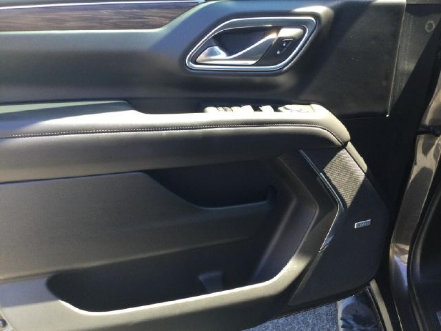 2021 Graywood Metallic /BLACK LEATHER Chevrolet Suburban Z71 (1GNSKDKD0MR) with an 5.3L V8 OHV 16V engine, 10-Speed Automatic transmission, located at 1801 Main Street, Lewiston, 83501, (208) 743-9371, 46.417065, -117.004799- Photo#19