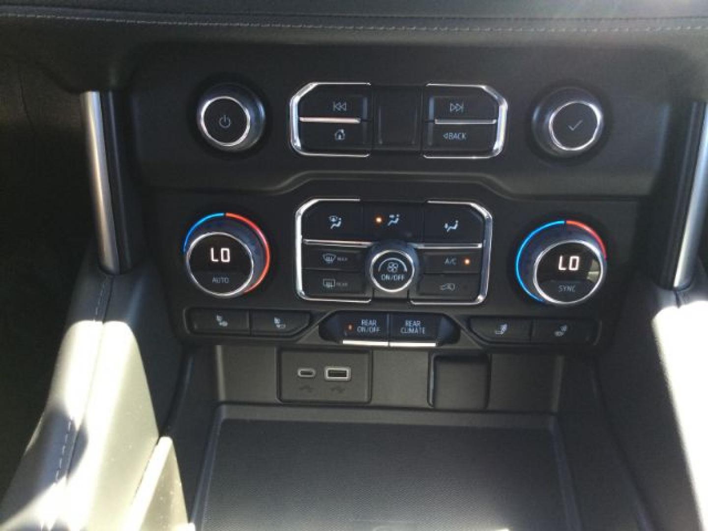 2021 Graywood Metallic /BLACK LEATHER Chevrolet Suburban Z71 (1GNSKDKD0MR) with an 5.3L V8 OHV 16V engine, 10-Speed Automatic transmission, located at 1801 Main Street, Lewiston, 83501, (208) 743-9371, 46.417065, -117.004799- Photo#21