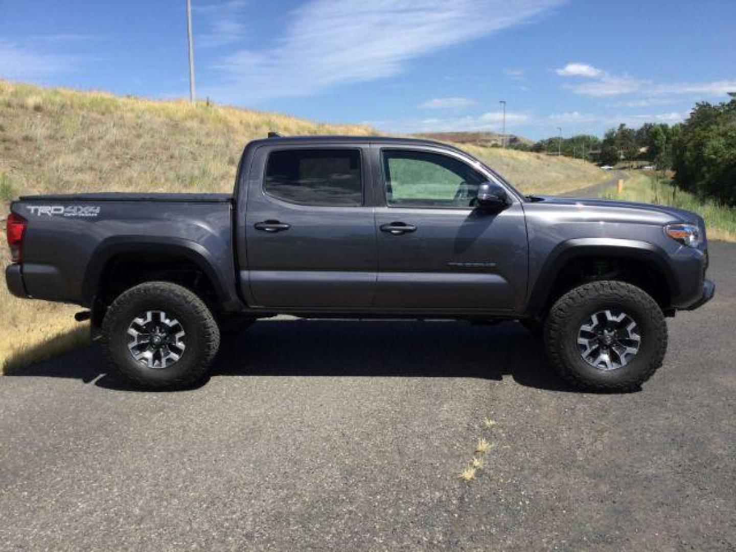 2019 Toyota Tacoma SR5 Double Cab Long Bed V6 6AT 4WD (5TFCZ5AN2KX) with an 3.5L V6 DOHC 24V engine, 6-Speed Automatic transmission, located at 1801 Main Street, Lewiston, 83501, (208) 743-9371, 46.417065, -117.004799 - Photo#16