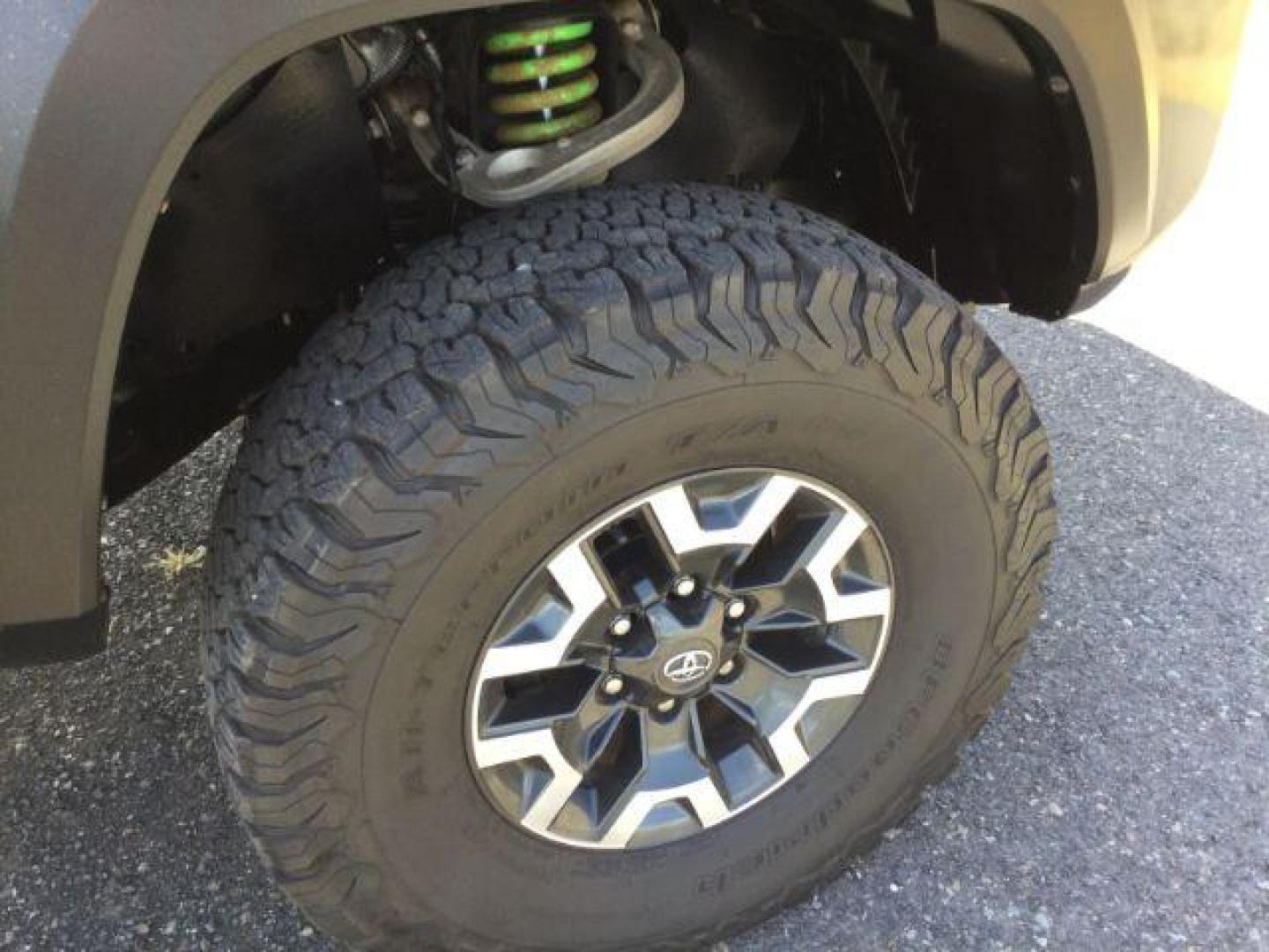 2019 Toyota Tacoma SR5 Double Cab Long Bed V6 6AT 4WD (5TFCZ5AN2KX) with an 3.5L V6 DOHC 24V engine, 6-Speed Automatic transmission, located at 1801 Main Street, Lewiston, 83501, (208) 743-9371, 46.417065, -117.004799 - Photo#18