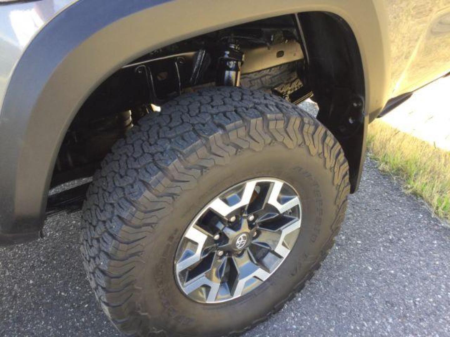 2019 Toyota Tacoma SR5 Double Cab Long Bed V6 6AT 4WD (5TFCZ5AN2KX) with an 3.5L V6 DOHC 24V engine, 6-Speed Automatic transmission, located at 1801 Main Street, Lewiston, 83501, (208) 743-9371, 46.417065, -117.004799 - Photo#26