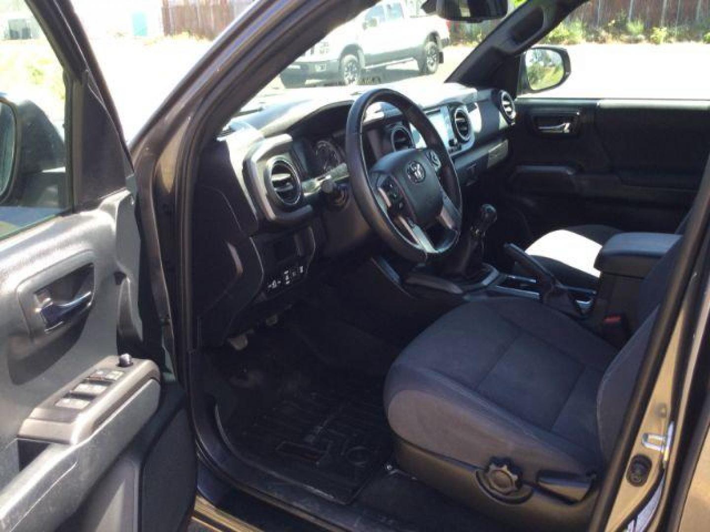 2019 Toyota Tacoma SR5 Double Cab Long Bed V6 6AT 4WD (5TFCZ5AN2KX) with an 3.5L V6 DOHC 24V engine, 6-Speed Automatic transmission, located at 1801 Main Street, Lewiston, 83501, (208) 743-9371, 46.417065, -117.004799 - Photo#4
