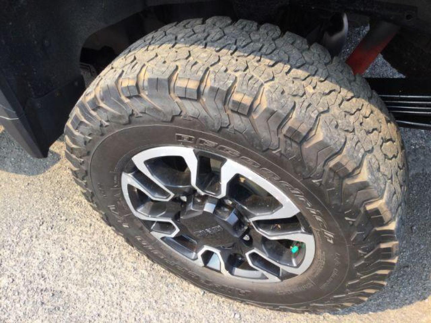 2020 Dark Sky Metallic /Jet Black, leather GMC Sierra 2500HD SLT Crew Cab 4WD (1GT49NEY1LF) with an 6.6L V8 OHV 16 DIESEL engine, 10-speed automatic transmission, located at 1801 Main Street, Lewiston, 83501, (208) 743-9371, 46.417065, -117.004799 - Photo#9