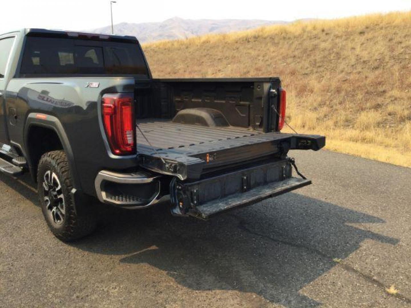 2020 Dark Sky Metallic /Jet Black, leather GMC Sierra 2500HD SLT Crew Cab 4WD (1GT49NEY1LF) with an 6.6L V8 OHV 16 DIESEL engine, 10-speed automatic transmission, located at 1801 Main Street, Lewiston, 83501, (208) 743-9371, 46.417065, -117.004799 - Photo#11
