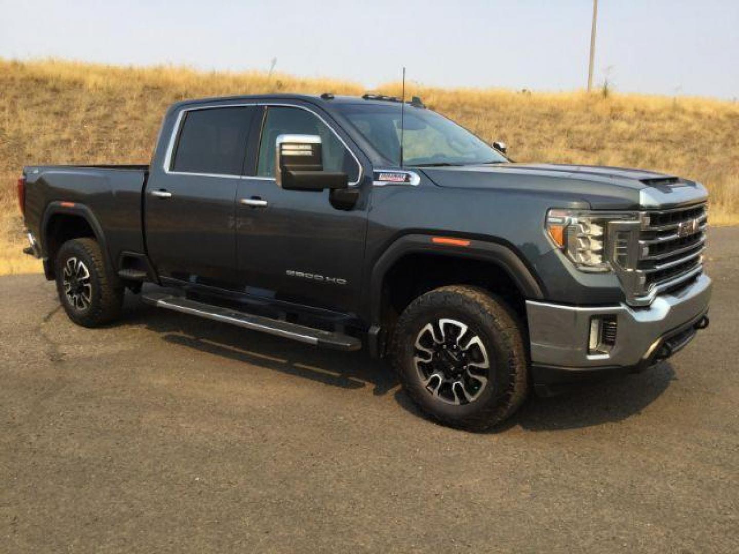2020 Dark Sky Metallic /Jet Black, leather GMC Sierra 2500HD SLT Crew Cab 4WD (1GT49NEY1LF) with an 6.6L V8 OHV 16 DIESEL engine, 10-speed automatic transmission, located at 1801 Main Street, Lewiston, 83501, (208) 743-9371, 46.417065, -117.004799 - Photo#12