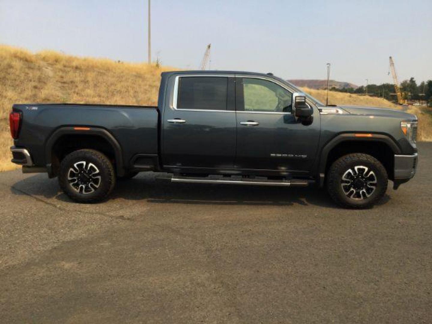 2020 Dark Sky Metallic /Jet Black, leather GMC Sierra 2500HD SLT Crew Cab 4WD (1GT49NEY1LF) with an 6.6L V8 OHV 16 DIESEL engine, 10-speed automatic transmission, located at 1801 Main Street, Lewiston, 83501, (208) 743-9371, 46.417065, -117.004799 - Photo#13
