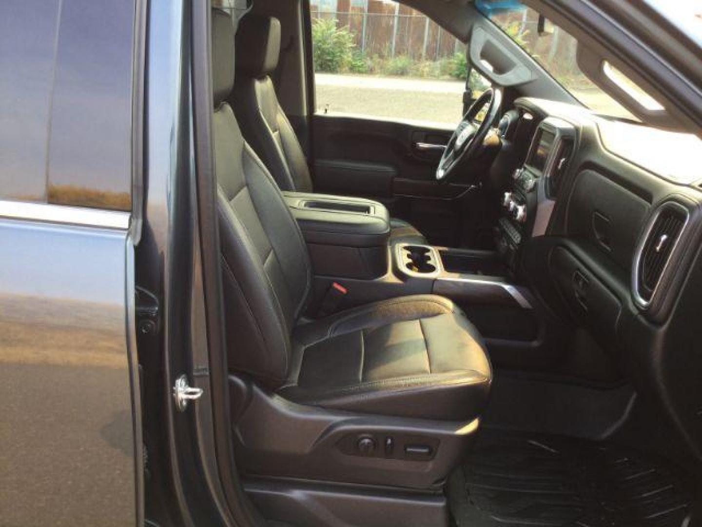 2020 Dark Sky Metallic /Jet Black, leather GMC Sierra 2500HD SLT Crew Cab 4WD (1GT49NEY1LF) with an 6.6L V8 OHV 16 DIESEL engine, 10-speed automatic transmission, located at 1801 Main Street, Lewiston, 83501, (208) 743-9371, 46.417065, -117.004799 - Photo#17