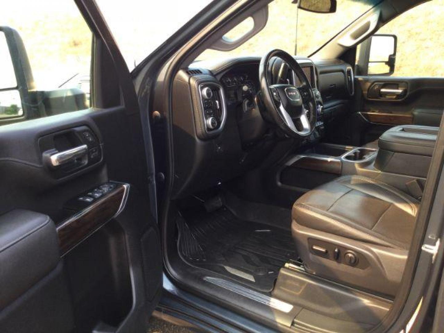2020 Dark Sky Metallic /Jet Black, leather GMC Sierra 2500HD SLT Crew Cab 4WD (1GT49NEY1LF) with an 6.6L V8 OHV 16 DIESEL engine, 10-speed automatic transmission, located at 1801 Main Street, Lewiston, 83501, (208) 743-9371, 46.417065, -117.004799 - Photo#4