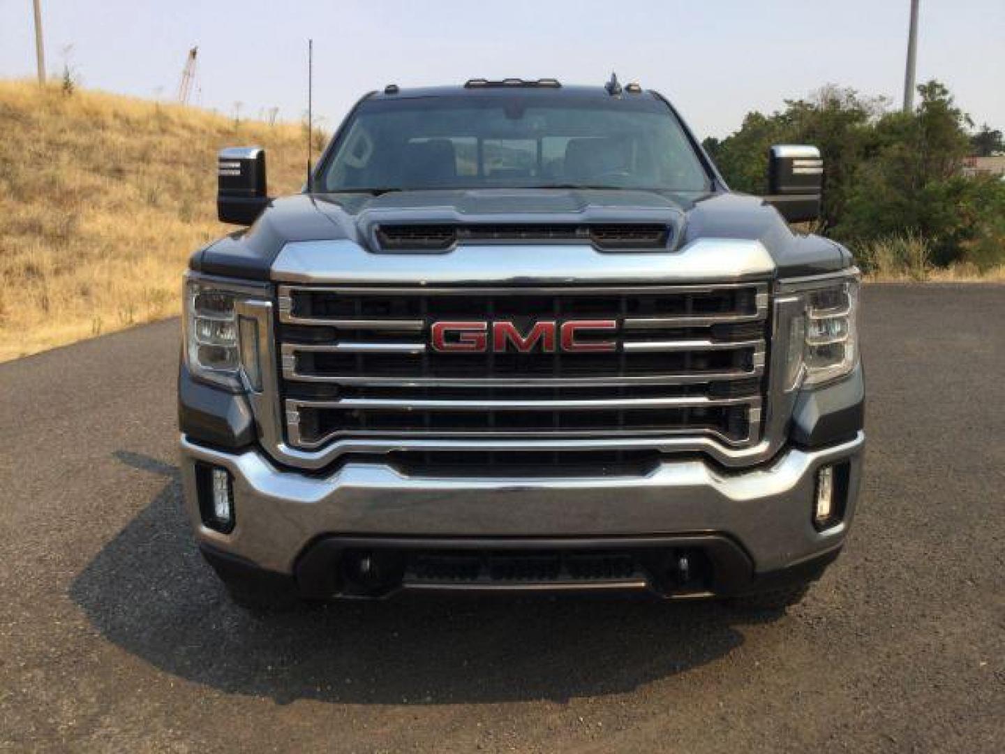 2020 Dark Sky Metallic /Jet Black, leather GMC Sierra 2500HD SLT Crew Cab 4WD (1GT49NEY1LF) with an 6.6L V8 OHV 16 DIESEL engine, 10-speed automatic transmission, located at 1801 Main Street, Lewiston, 83501, (208) 743-9371, 46.417065, -117.004799 - Photo#5