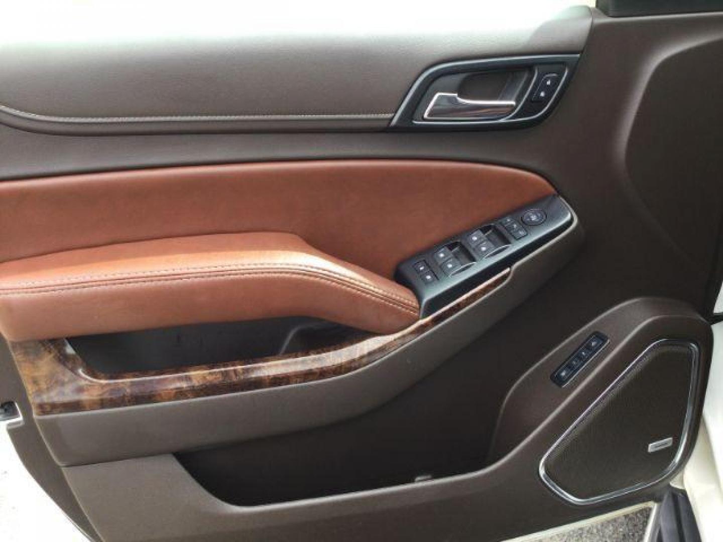 2017 Iridescent Pearl Tricoat /Cocoa/Mahogany, leather Chevrolet Suburban Premier 4WD (1GNSKJKC3HR) with an 5.3L V8 OHV 16V engine, 6-Speed Automatic transmission, located at 1801 Main Street, Lewiston, 83501, (208) 743-9371, 46.417065, -117.004799 - Photo#6