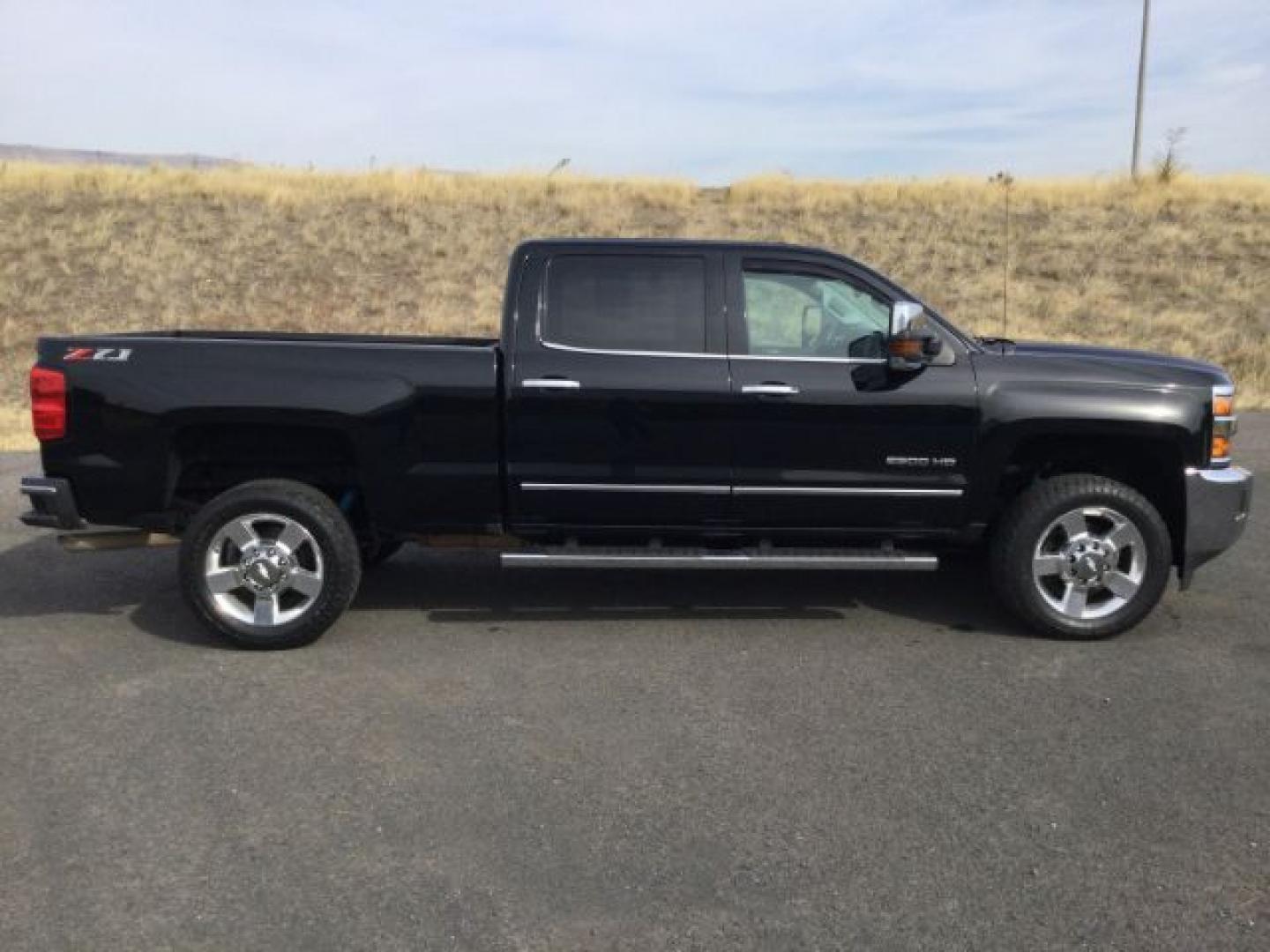 2018 Black /Jet Black, leather Chevrolet Silverado 2500HD LTZ Crew Cab 4WD (1GC1KWEG9JF) with an 6.0L V8 OHV 16V FFV engine, 6-Speed Automatic transmission, located at 1801 Main Street, Lewiston, 83501, (208) 743-9371, 46.417065, -117.004799- Photo#10