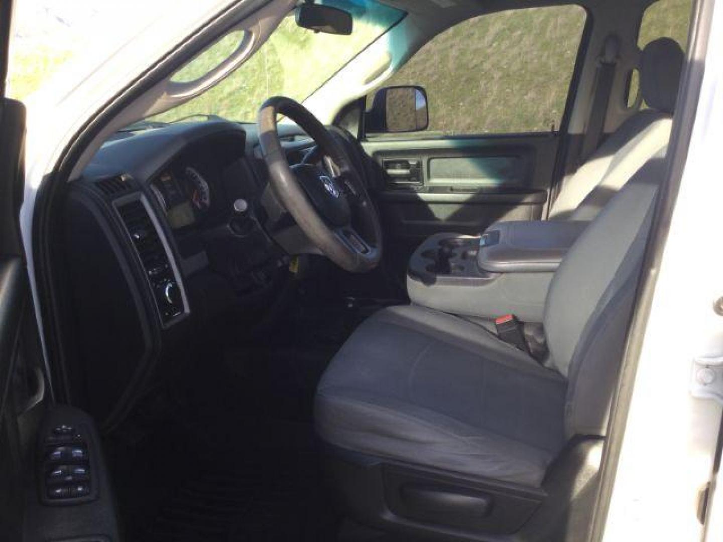 2018 Bright White Clear Coat /Black/Diesel Gray, cloth RAM 2500 Tradesman Crew Cab SWB 4WD (3C6UR5CL4JG) with an 6.7L L6 OHV 24V TURBO DIESEL engine, 6-Speed Automatic transmission, located at 1801 Main Street, Lewiston, 83501, (208) 743-9371, 46.417065, -117.004799 - Photo#3