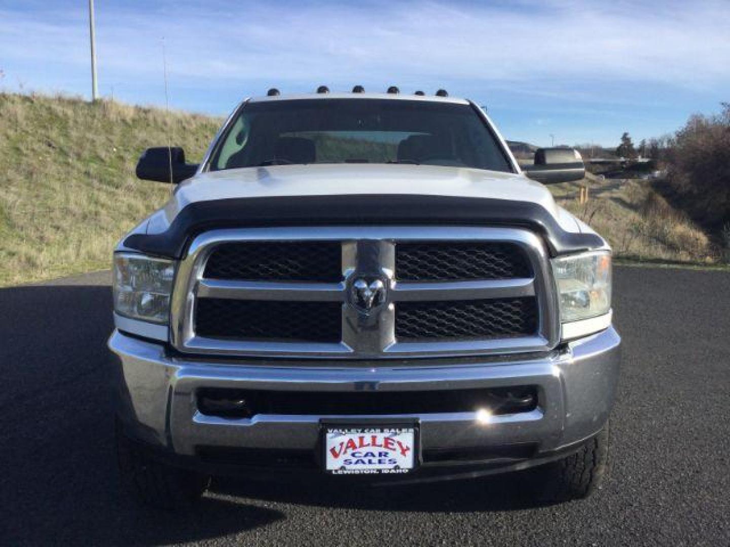 2018 Bright White Clear Coat /Black/Diesel Gray, cloth RAM 2500 Tradesman Crew Cab SWB 4WD (3C6UR5CL4JG) with an 6.7L L6 OHV 24V TURBO DIESEL engine, 6-Speed Automatic transmission, located at 1801 Main Street, Lewiston, 83501, (208) 743-9371, 46.417065, -117.004799 - Photo#8