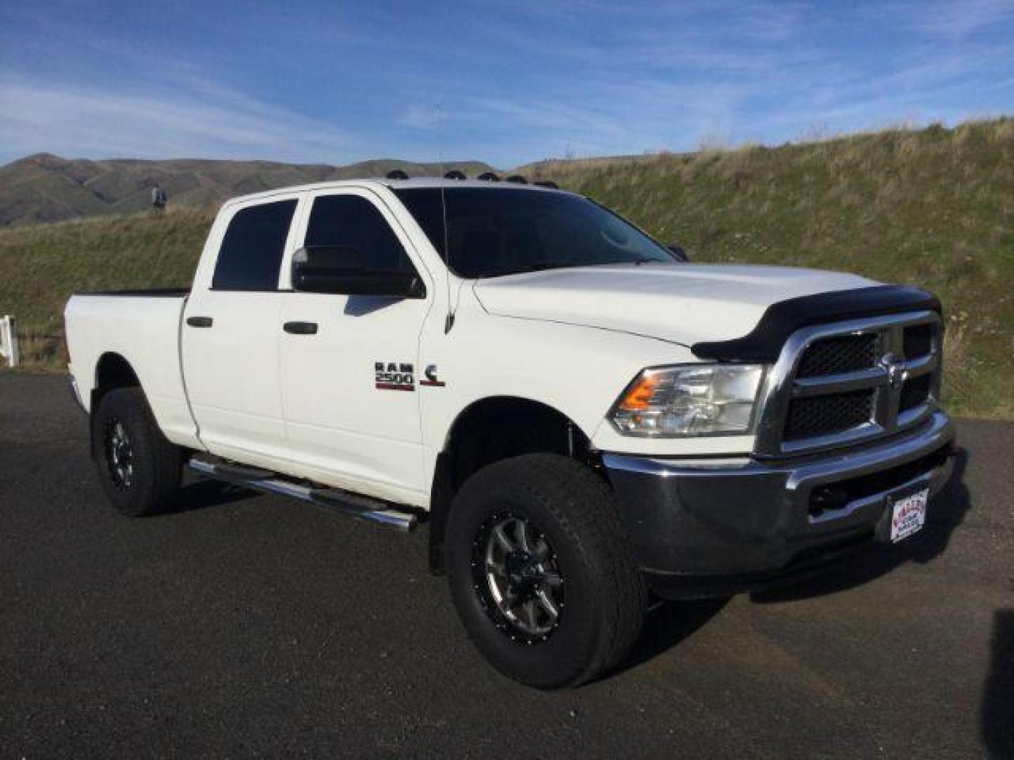 2018 Bright White Clear Coat /Black/Diesel Gray, cloth RAM 2500 Tradesman Crew Cab SWB 4WD (3C6UR5CL4JG) with an 6.7L L6 OHV 24V TURBO DIESEL engine, 6-Speed Automatic transmission, located at 1801 Main Street, Lewiston, 83501, (208) 743-9371, 46.417065, -117.004799 - Photo#16