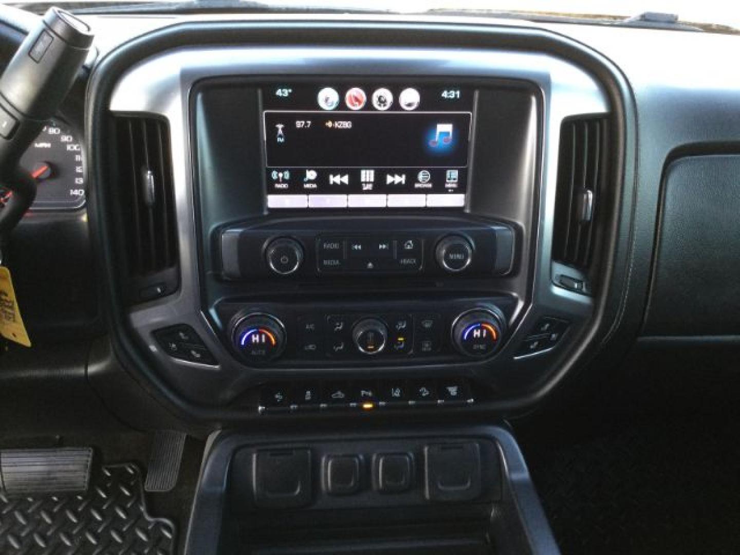 2016 Graystone Metallic /Black Leather Chevrolet Silverado 3500HD LTZ CREW CAB 4X4 (1GC4K0E85GF) with an Duramax 6.6L V-8 diesel direct injection engine, 6-Speed Automatic transmission, located at 1801 Main Street, Lewiston, 83501, (208) 743-9371, 46.417065, -117.004799- Photo#20