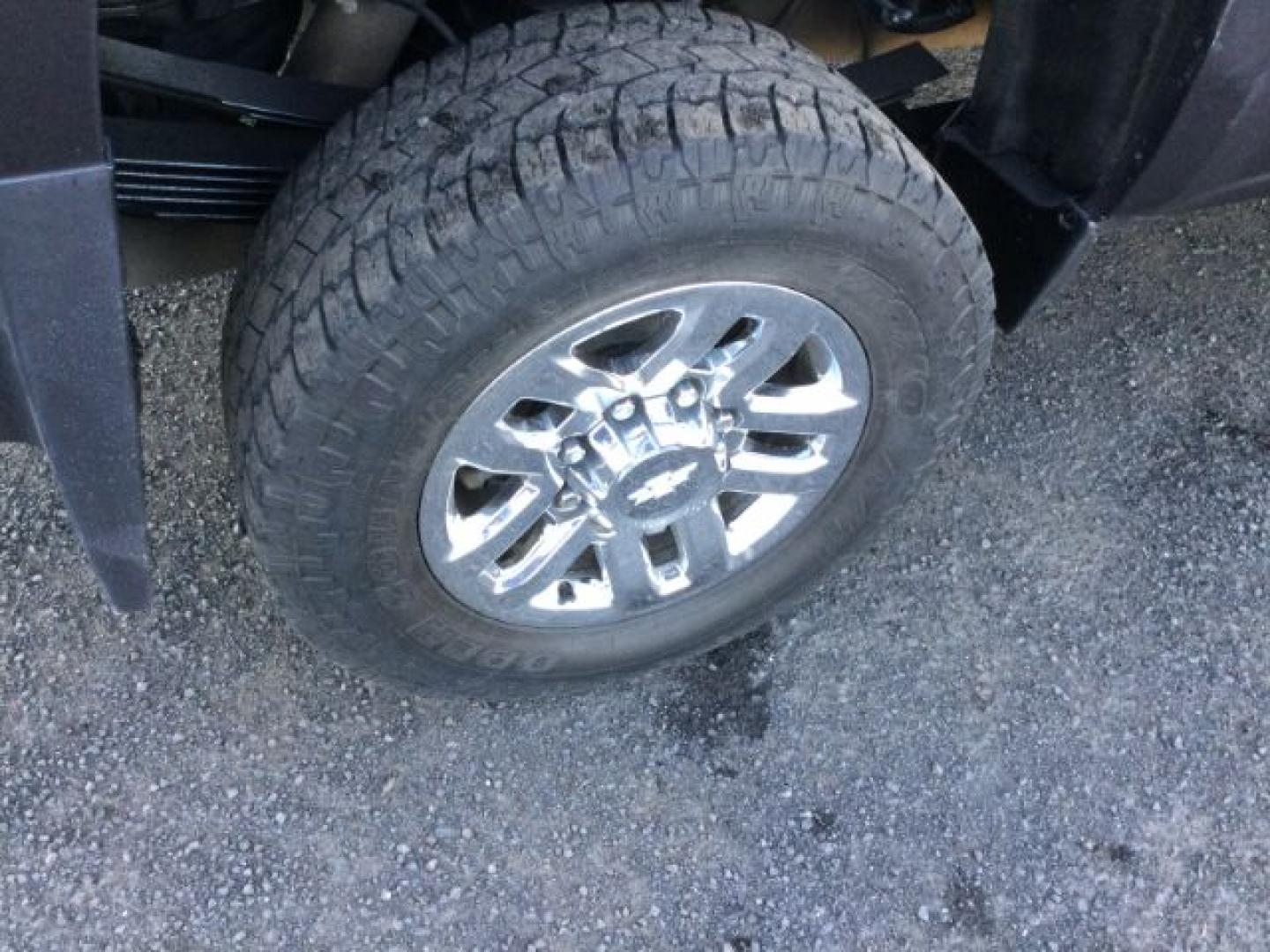 2016 Graystone Metallic /Black Leather Chevrolet Silverado 3500HD LTZ CREW CAB 4X4 (1GC4K0E85GF) with an Duramax 6.6L V-8 diesel direct injection engine, 6-Speed Automatic transmission, located at 1801 Main Street, Lewiston, 83501, (208) 743-9371, 46.417065, -117.004799- Photo#24