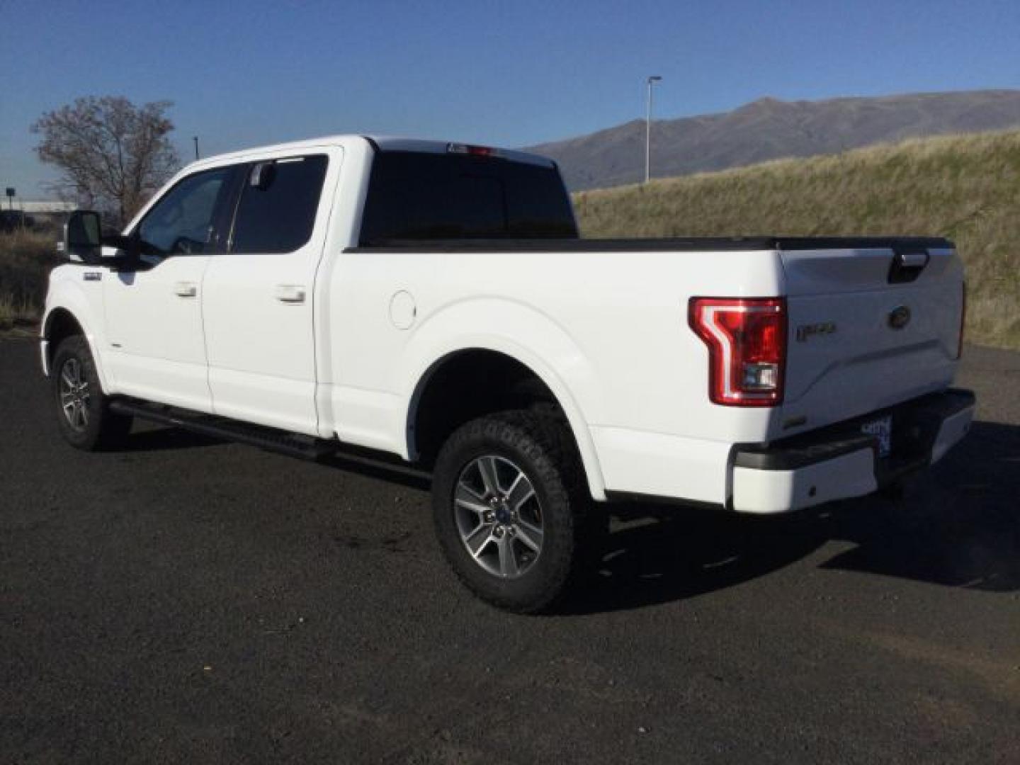 2016 Oxford White Ford F-150 XLT SuperCrew 6.5-ft. Bed 4WD (1FTFW1EGXGK) with an 3.5 V6 engine, 6-Speed Automatic transmission, located at 1801 Main Street, Lewiston, 83501, (208) 743-9371, 46.417065, -117.004799- Photo#2