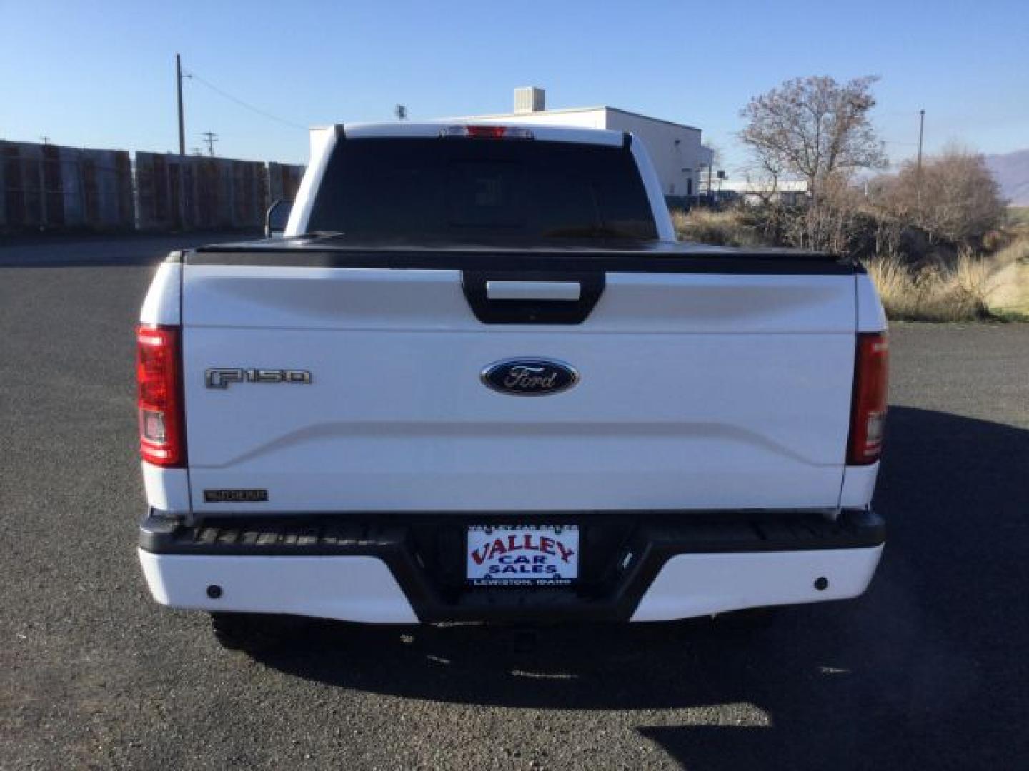 2016 Oxford White Ford F-150 XLT SuperCrew 6.5-ft. Bed 4WD (1FTFW1EGXGK) with an 3.5 V6 engine, 6-Speed Automatic transmission, located at 1801 Main Street, Lewiston, 83501, (208) 743-9371, 46.417065, -117.004799- Photo#6