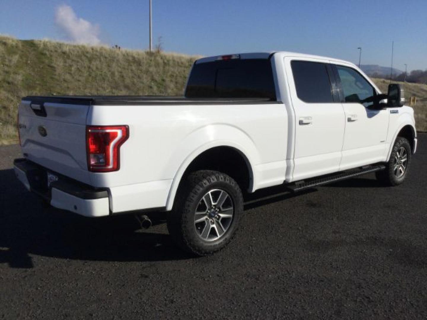 2016 Oxford White Ford F-150 XLT SuperCrew 6.5-ft. Bed 4WD (1FTFW1EGXGK) with an 3.5 V6 engine, 6-Speed Automatic transmission, located at 1801 Main Street, Lewiston, 83501, (208) 743-9371, 46.417065, -117.004799- Photo#12