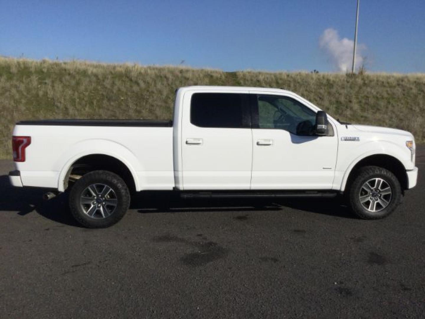 2016 Oxford White Ford F-150 XLT SuperCrew 6.5-ft. Bed 4WD (1FTFW1EGXGK) with an 3.5 V6 engine, 6-Speed Automatic transmission, located at 1801 Main Street, Lewiston, 83501, (208) 743-9371, 46.417065, -117.004799- Photo#13