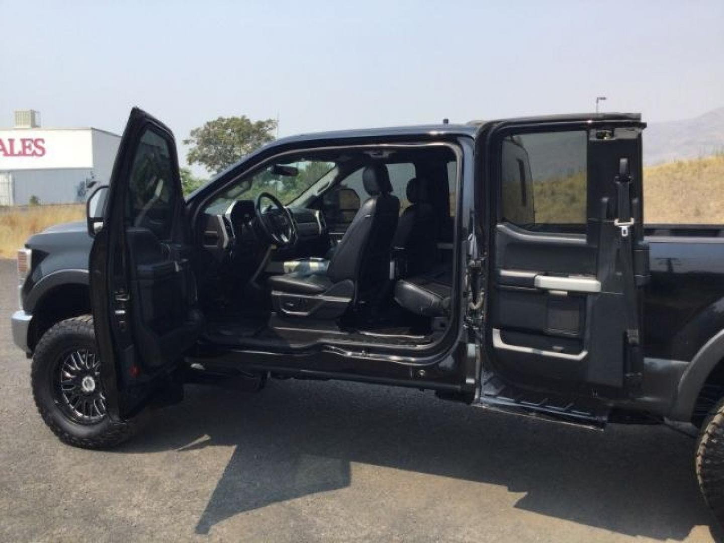 2020 Agate Black/Magnetic Metallic /Black, leather Ford F-350 SD Lariat SuperCab 4WD (1FT8X3BT4LE) with an 6.7L V8 OHV 16V DIESEL engine, 6-Speed Automatic transmission, located at 1801 Main Street, Lewiston, 83501, (208) 743-9371, 46.417065, -117.004799- Photo#6