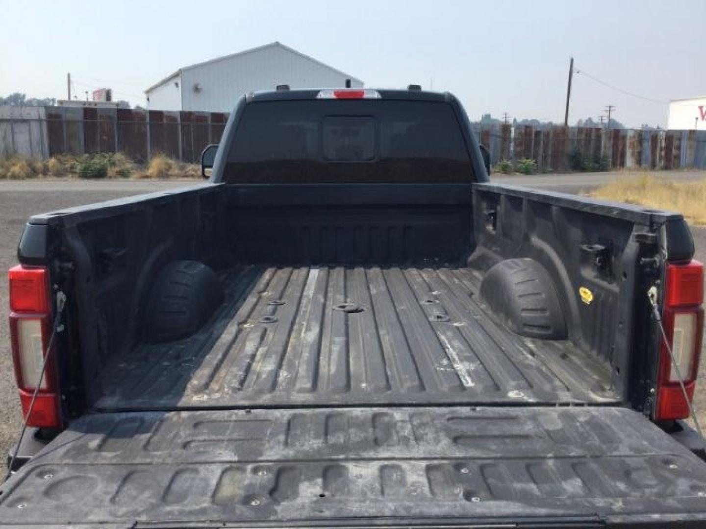 2020 Agate Black/Magnetic Metallic /Black, leather Ford F-350 SD Lariat SuperCab 4WD (1FT8X3BT4LE) with an 6.7L V8 OHV 16V DIESEL engine, 6-Speed Automatic transmission, located at 1801 Main Street, Lewiston, 83501, (208) 743-9371, 46.417065, -117.004799- Photo#8