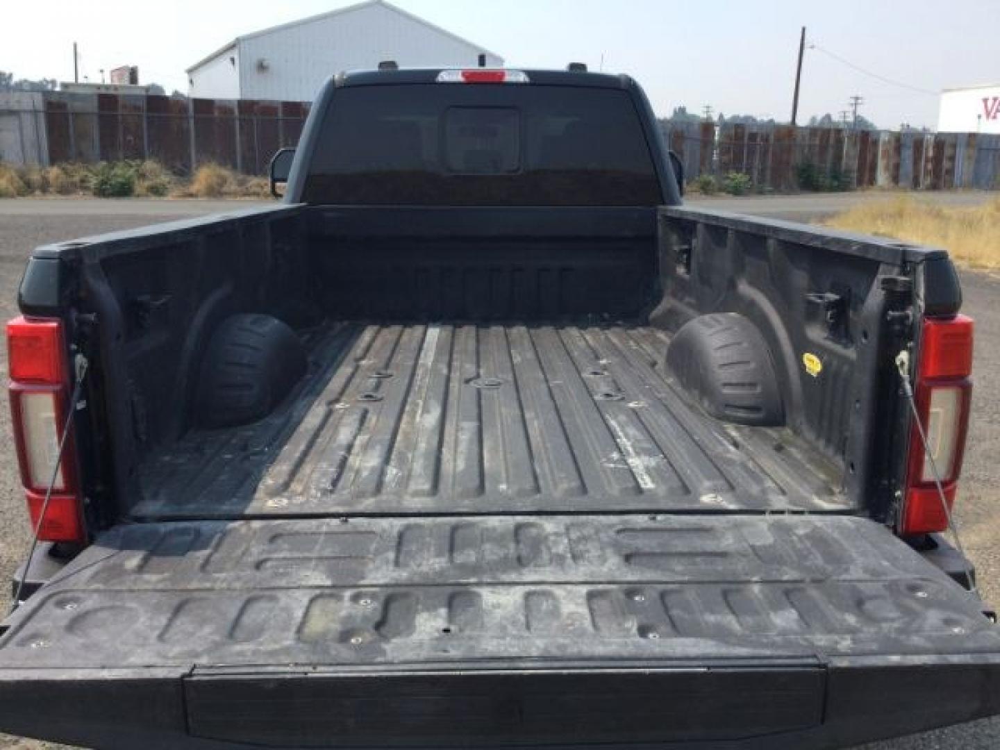 2020 Agate Black/Magnetic Metallic /Black, leather Ford F-350 SD Lariat SuperCab 4WD (1FT8X3BT4LE) with an 6.7L V8 OHV 16V DIESEL engine, 6-Speed Automatic transmission, located at 1801 Main Street, Lewiston, 83501, (208) 743-9371, 46.417065, -117.004799- Photo#10