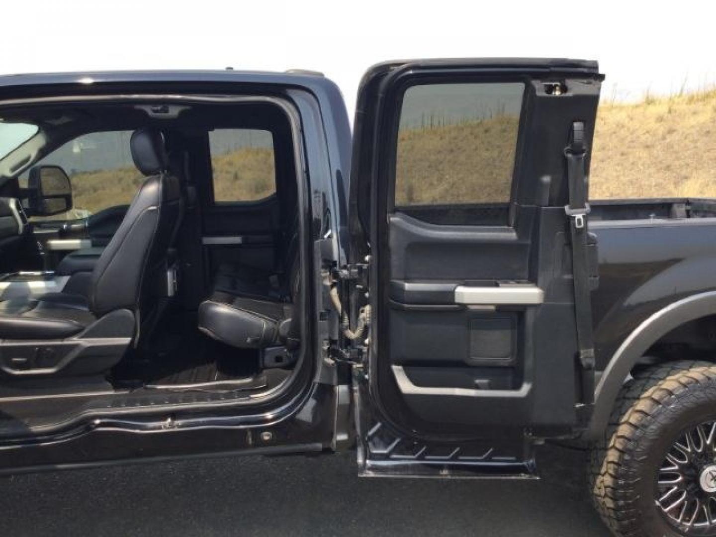 2020 Agate Black/Magnetic Metallic /Black, leather Ford F-350 SD Lariat SuperCab 4WD (1FT8X3BT4LE) with an 6.7L V8 OHV 16V DIESEL engine, 6-Speed Automatic transmission, located at 1801 Main Street, Lewiston, 83501, (208) 743-9371, 46.417065, -117.004799- Photo#12