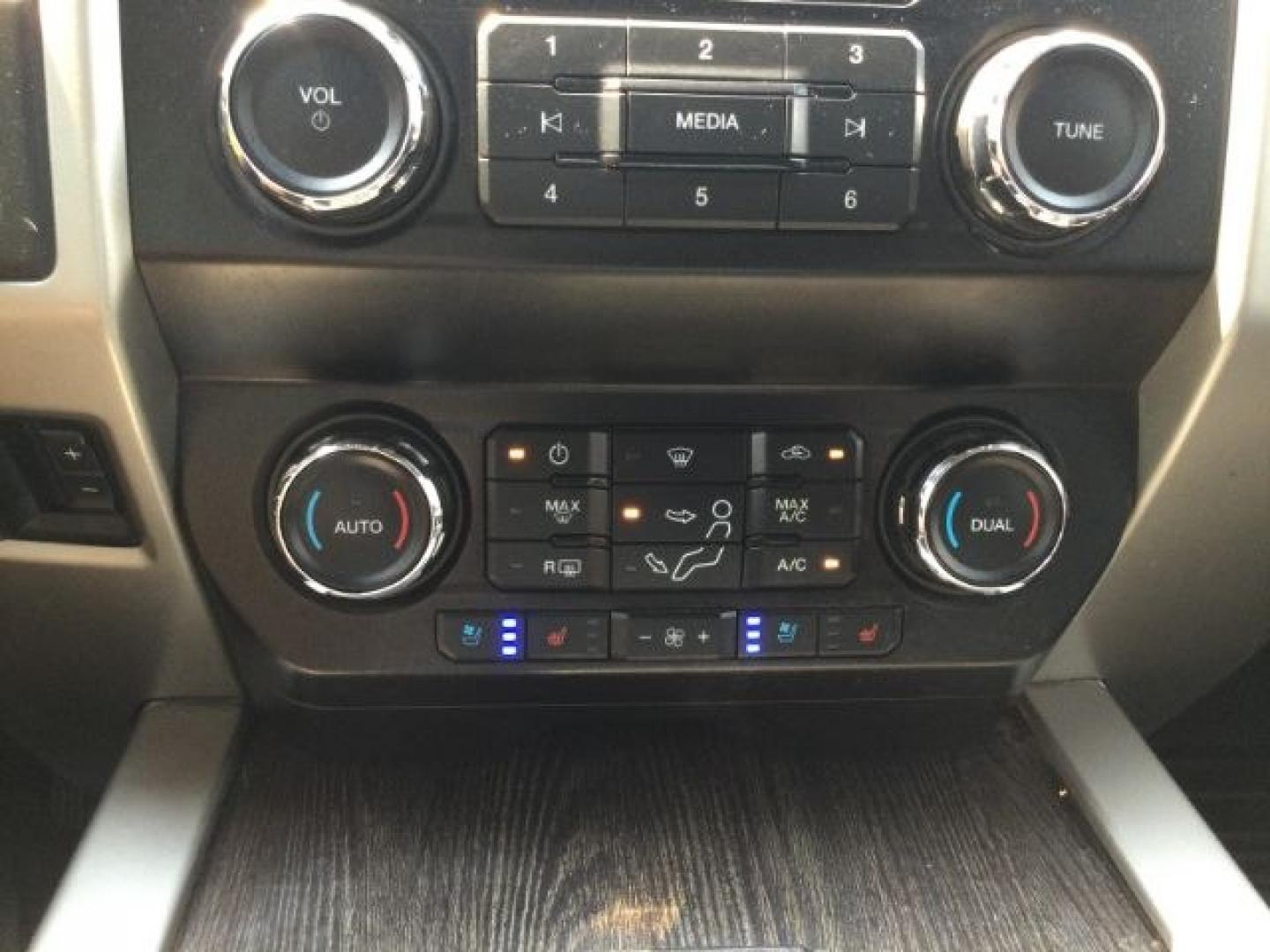 2020 Agate Black/Magnetic Metallic /Black, leather Ford F-350 SD Lariat SuperCab 4WD (1FT8X3BT4LE) with an 6.7L V8 OHV 16V DIESEL engine, 6-Speed Automatic transmission, located at 1801 Main Street, Lewiston, 83501, (208) 743-9371, 46.417065, -117.004799- Photo#14
