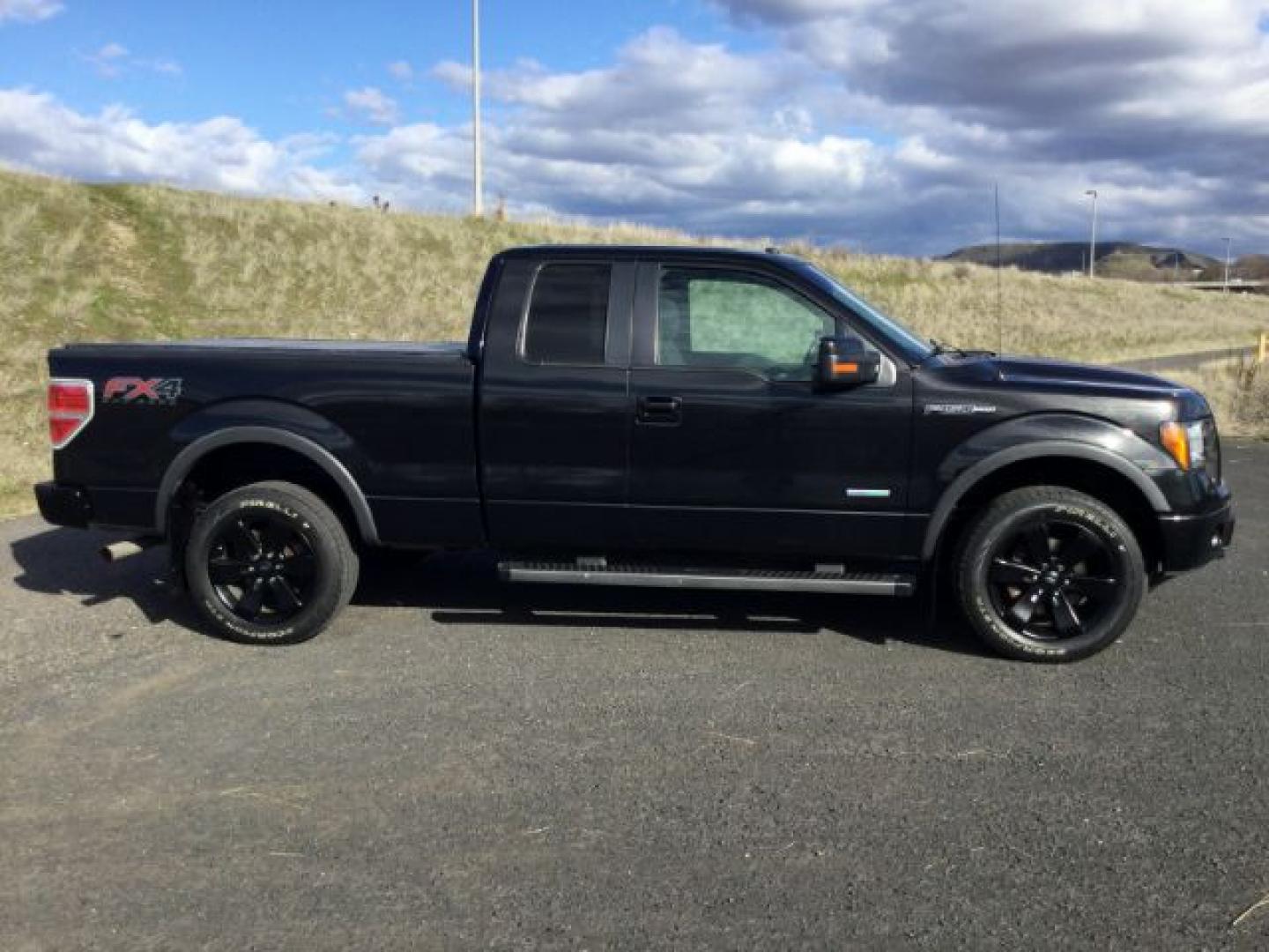2012 Tuxedo Black Metallic /Black Cloth Ford F150 Supercab 4x4 FX4 Supercab 4WD (1FTFX1ET5CF) with an 3.5 Ecoboost V6 engine, 6-SPEED AUTOMATIC transmission, located at 1801 Main Street, Lewiston, 83501, (208) 743-9371, 46.417065, -117.004799- Photo#14