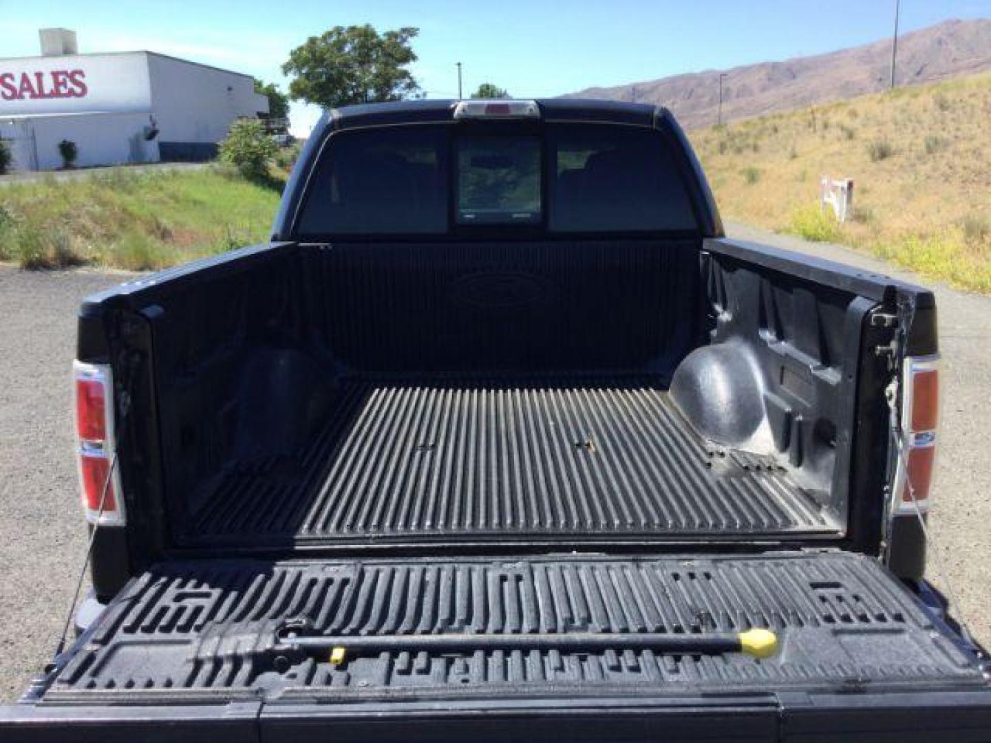 2010 Black /black leather Ford F-150 FX4 (1FTFW1EV4AF) with an 5.4L V8 engine engine, 6-SPEED AUTOMATIC transmission, located at 1801 Main Street, Lewiston, 83501, (208) 743-9371, 46.417065, -117.004799 - Photo#11