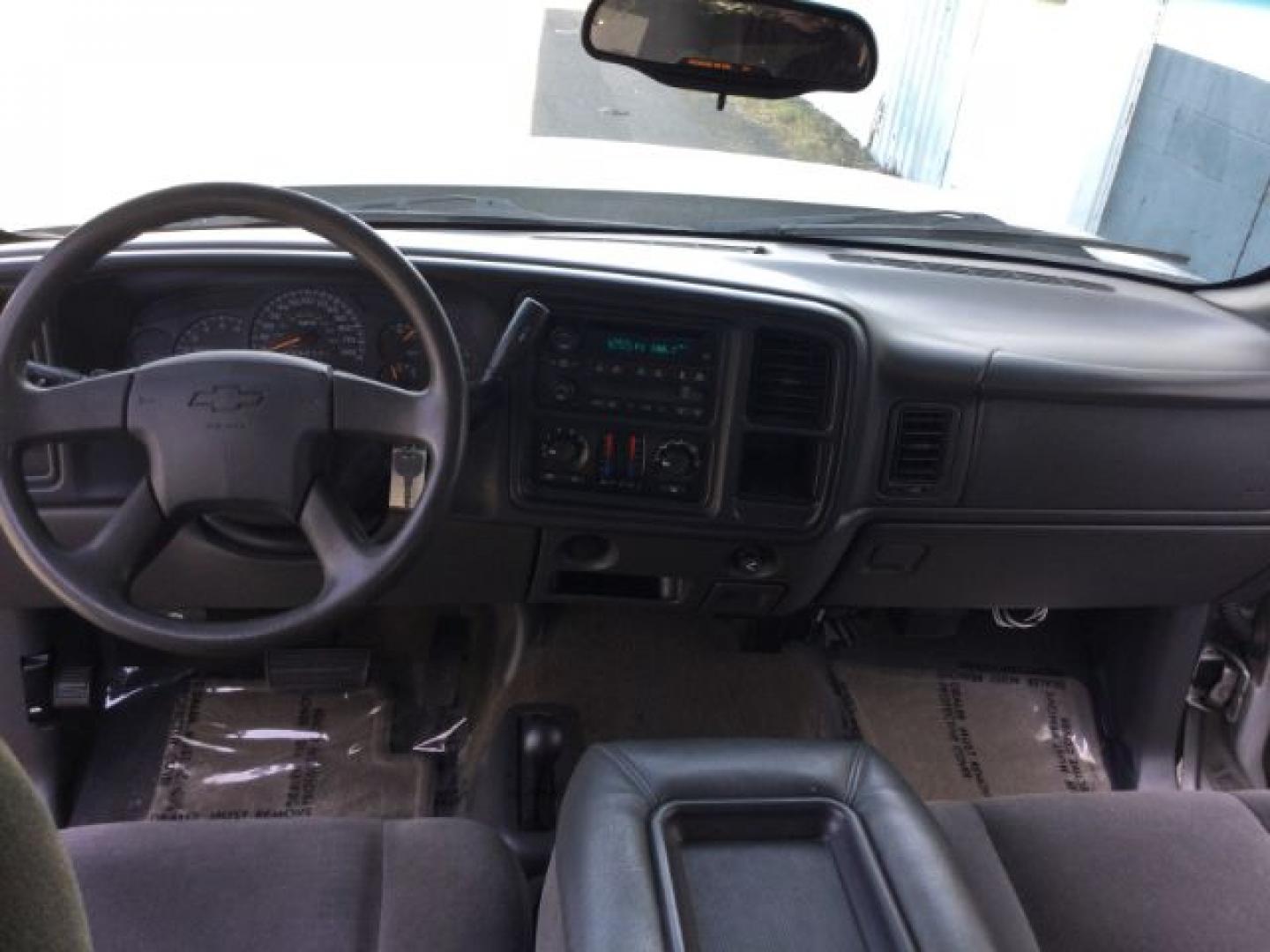 2007 Silver Birch Metallic /Dark Charcoal Chevrolet Silverado 1500 Classic LS (1GCEK19V77E) with an Vortec 4.8L V-8 regular unleaded engine, 4 speed Automatic transmission, located at 1801 Main Street, Lewiston, 83501, (208) 743-9371, 46.417065, -117.004799- Photo#5